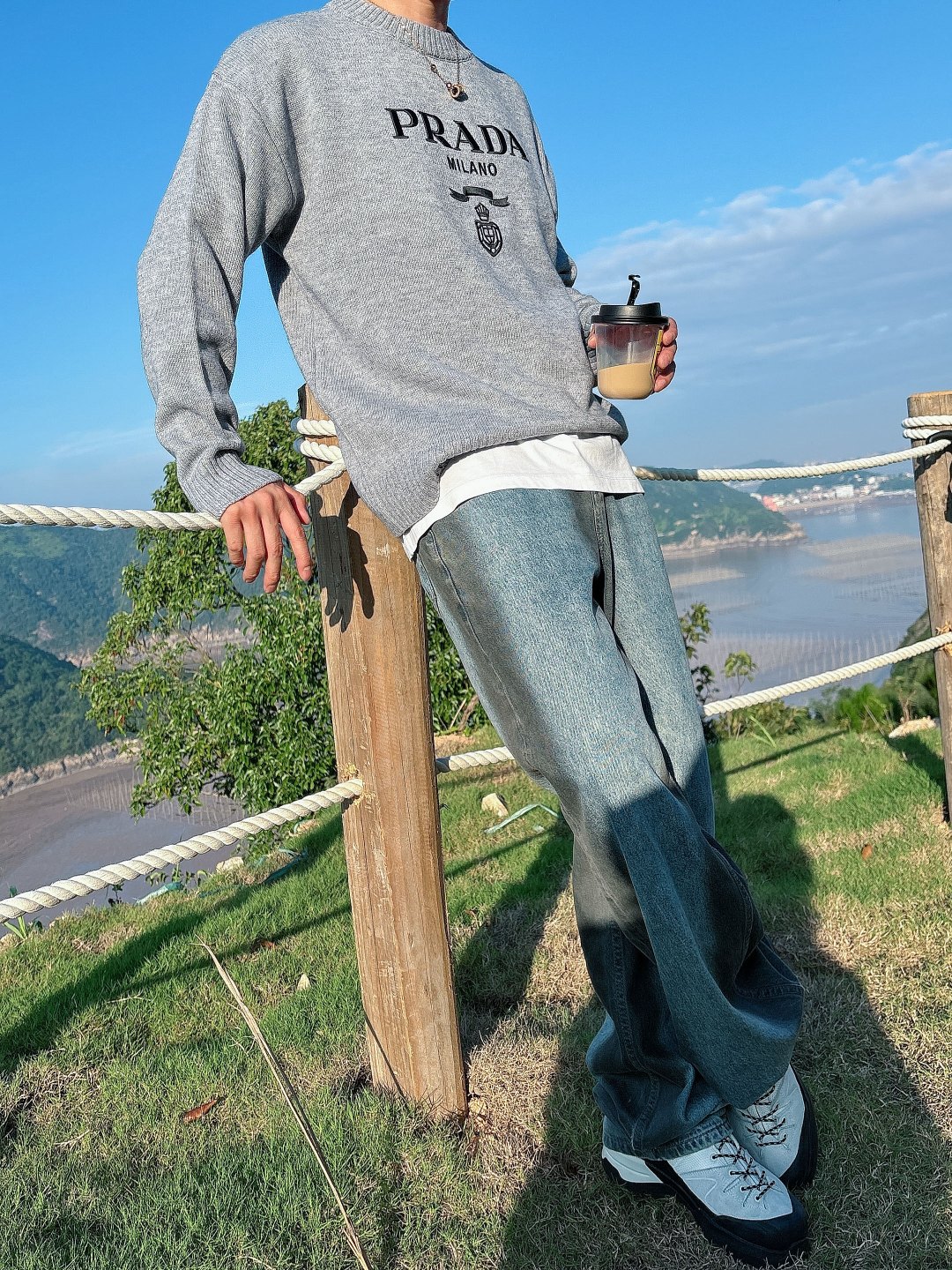 普拉达 毛衣 2025秋冬最新系列，专柜1:1顶级复刻，全品相！加厚款，潮人必备单品！懂货的老铁赶紧下手