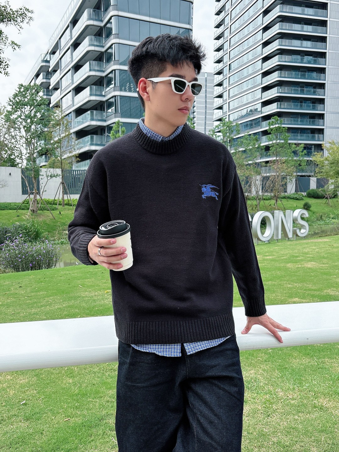 巴宝莉💥独家专供新品时尚休闲毛衣 进口原版科技面料，柔软舒适，上身舒适透气，亲肤不扎人，独特混搭设计风格