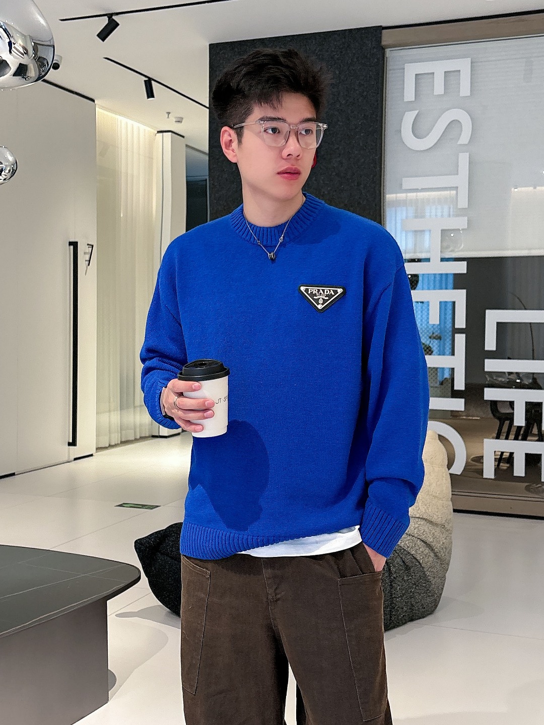 普拉达💥独家专供新品时尚休闲毛衣 进口原版科技面料，柔软舒适，上身舒适透气，亲肤不扎人，独特混搭设计风格