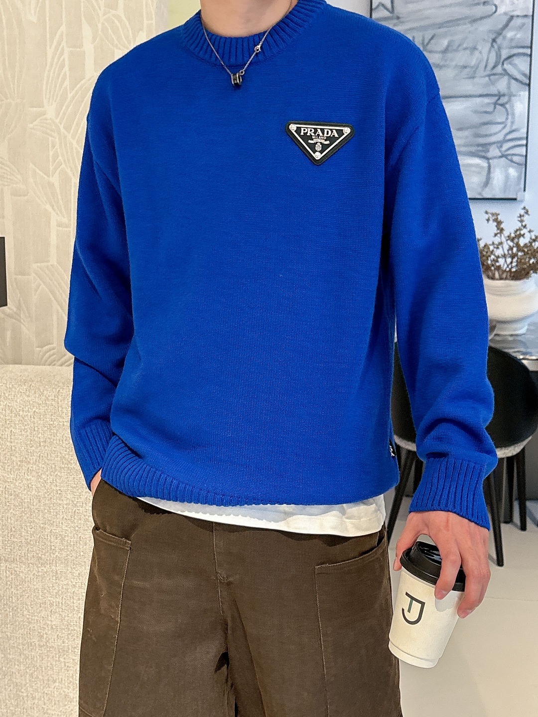 普拉达💥独家专供新品时尚休闲毛衣 进口原版科技面料，柔软舒适，上身舒适透气，亲肤不扎人，独特混搭设计风格