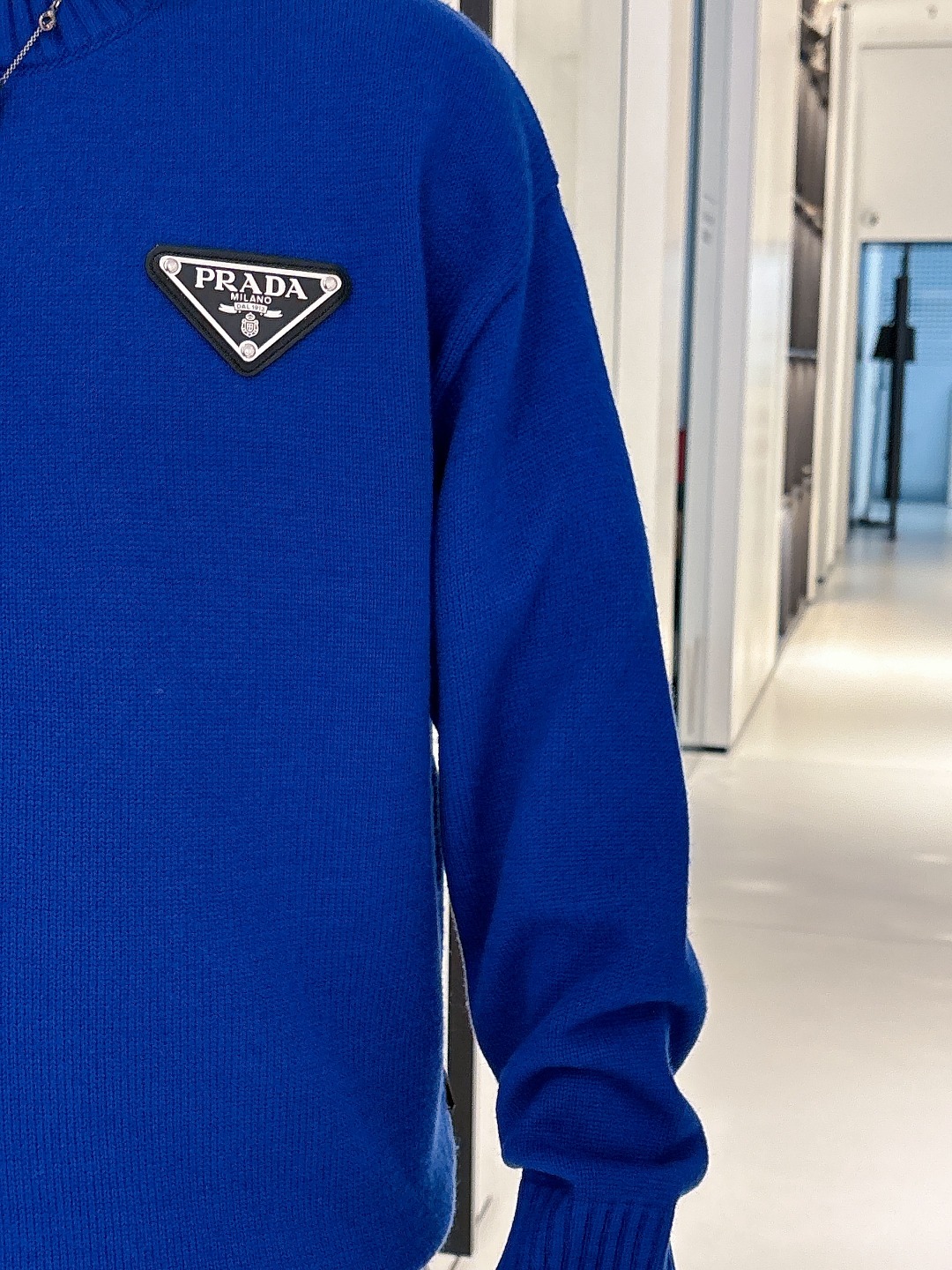 普拉达💥独家专供新品时尚休闲毛衣 进口原版科技面料，柔软舒适，上身舒适透气，亲肤不扎人，独特混搭设计风格