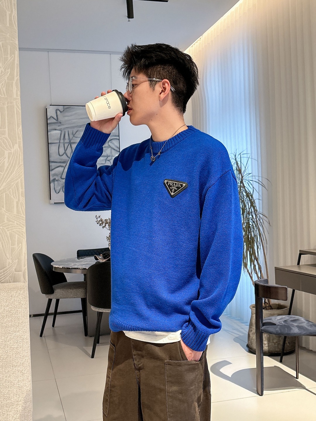 普拉达💥独家专供新品时尚休闲毛衣 进口原版科技面料，柔软舒适，上身舒适透气，亲肤不扎人，独特混搭设计风格