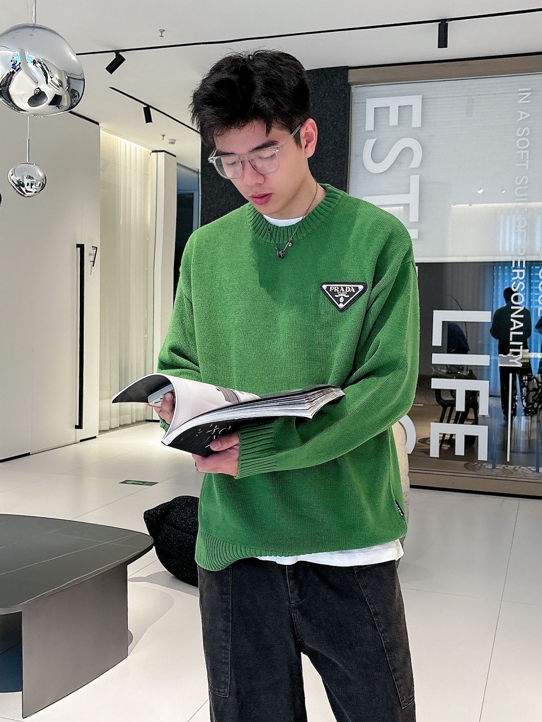 普拉达💥独家专供新品时尚休闲毛衣 进口原版科技面料，柔软舒适，上身舒适透气，亲肤不扎人，独特混搭设计风格