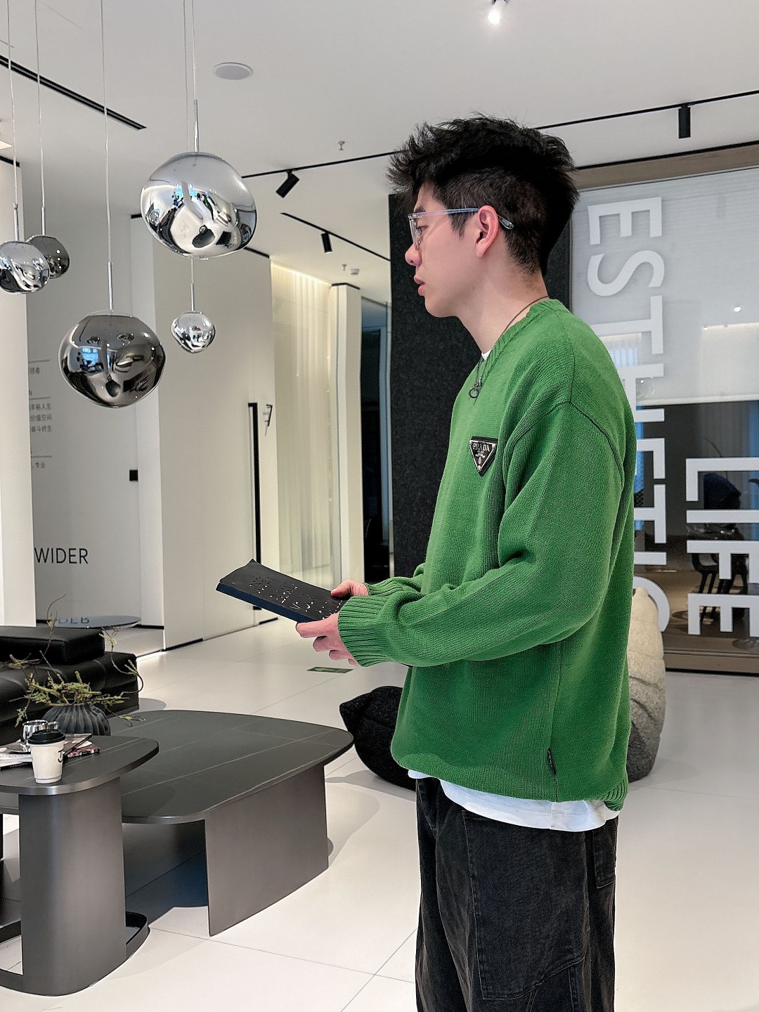 普拉达💥独家专供新品时尚休闲毛衣 进口原版科技面料，柔软舒适，上身舒适透气，亲肤不扎人，独特混搭设计风格