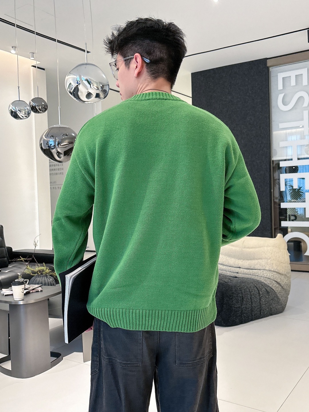 普拉达💥独家专供新品时尚休闲毛衣 进口原版科技面料，柔软舒适，上身舒适透气，亲肤不扎人，独特混搭设计风格