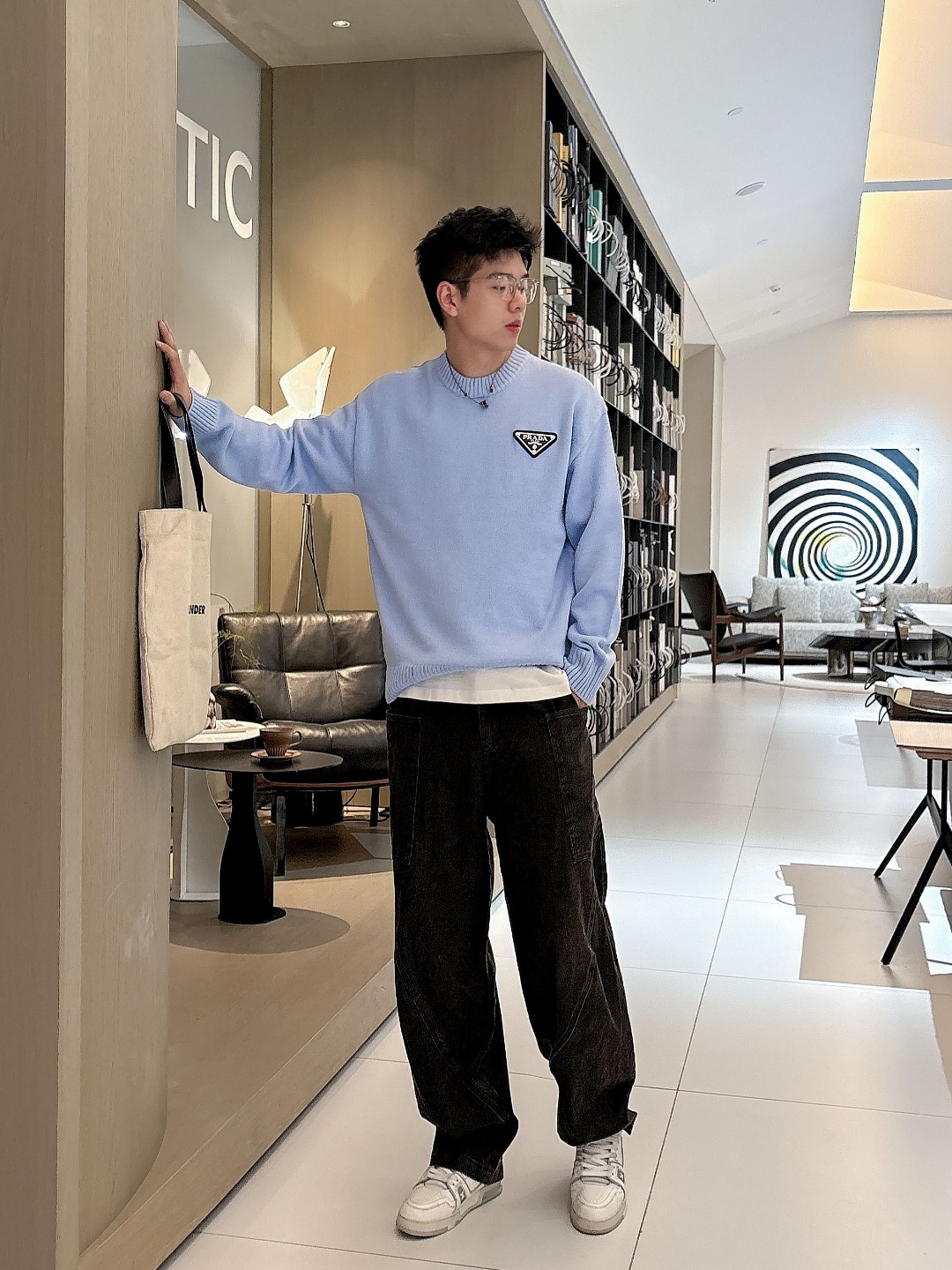 普拉达💥独家专供新品时尚休闲毛衣 进口原版科技面料，柔软舒适，上身舒适透气，亲肤不扎人，独特混搭设计风格