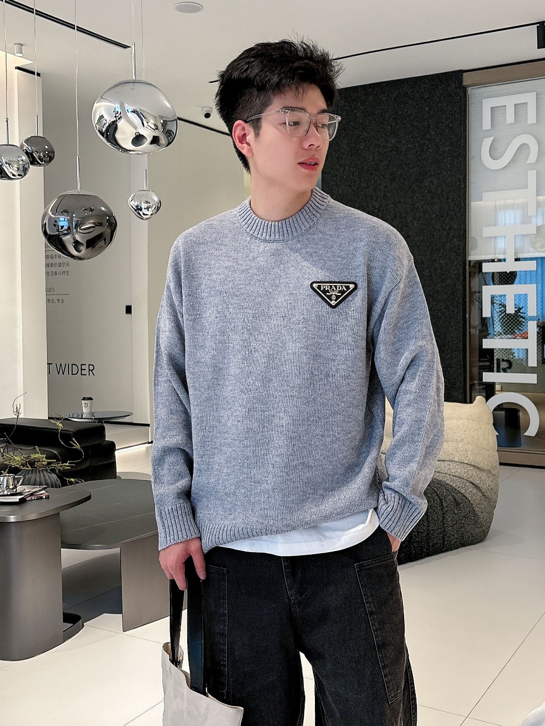 普拉达💥独家专供新品时尚休闲毛衣 进口原版科技面料，柔软舒适，上身舒适透气，亲肤不扎人，独特混搭设计风格