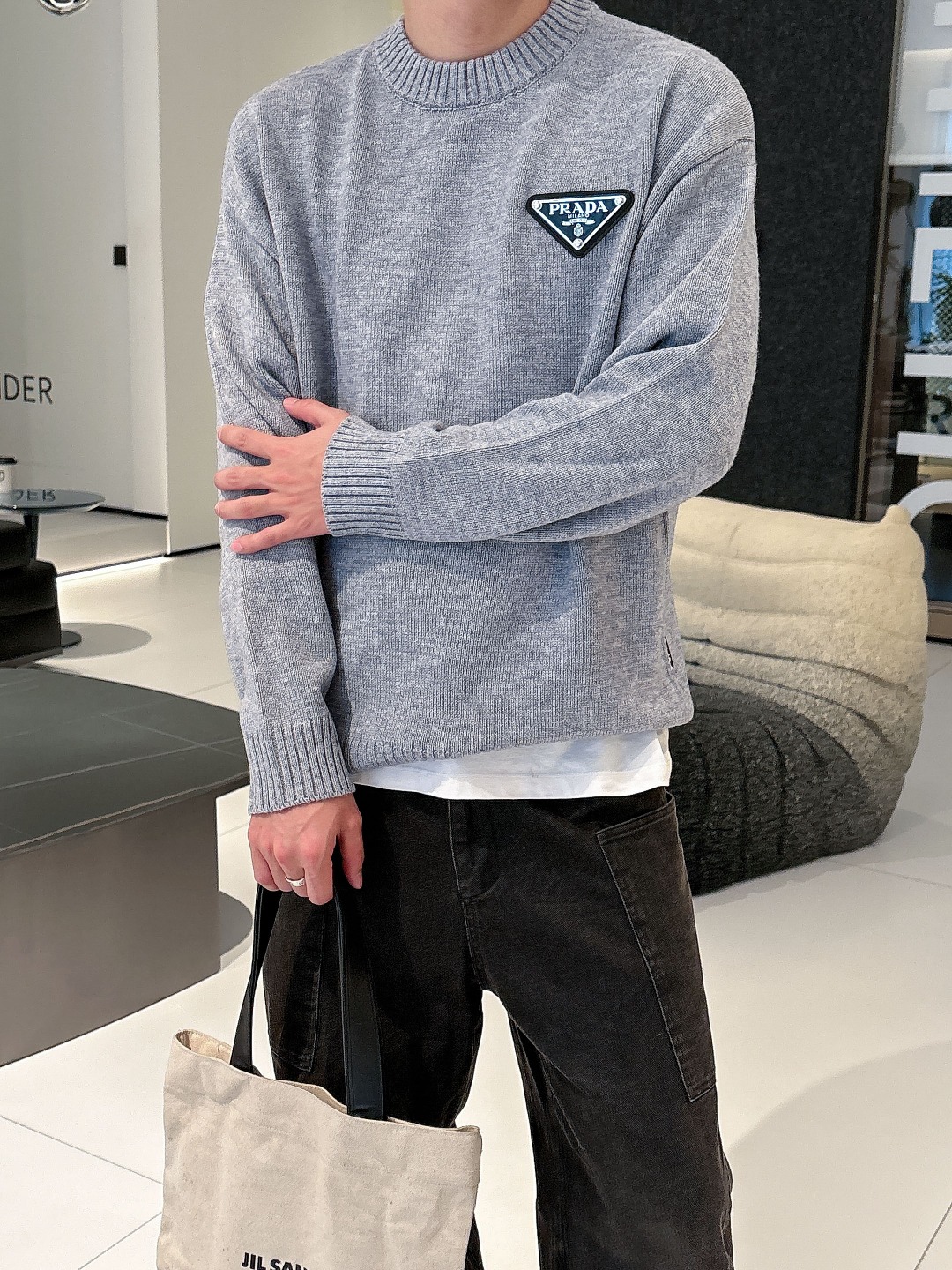 普拉达💥独家专供新品时尚休闲毛衣 进口原版科技面料，柔软舒适，上身舒适透气，亲肤不扎人，独特混搭设计风格