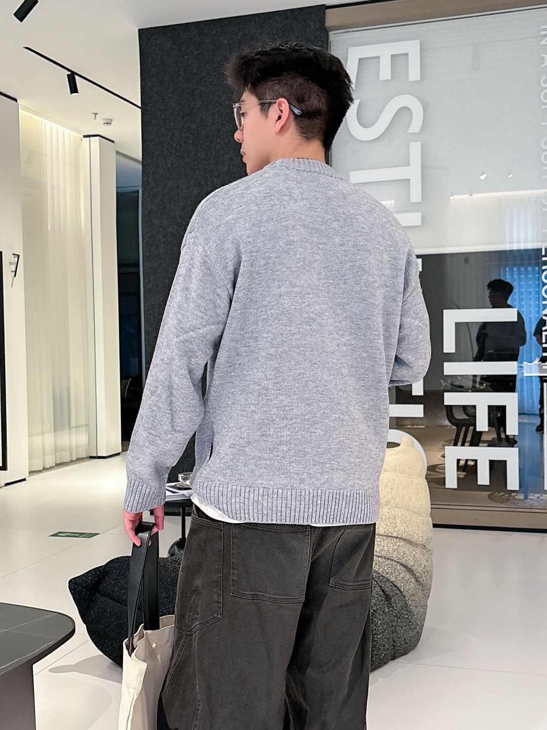 普拉达💥独家专供新品时尚休闲毛衣 进口原版科技面料，柔软舒适，上身舒适透气，亲肤不扎人，独特混搭设计风格