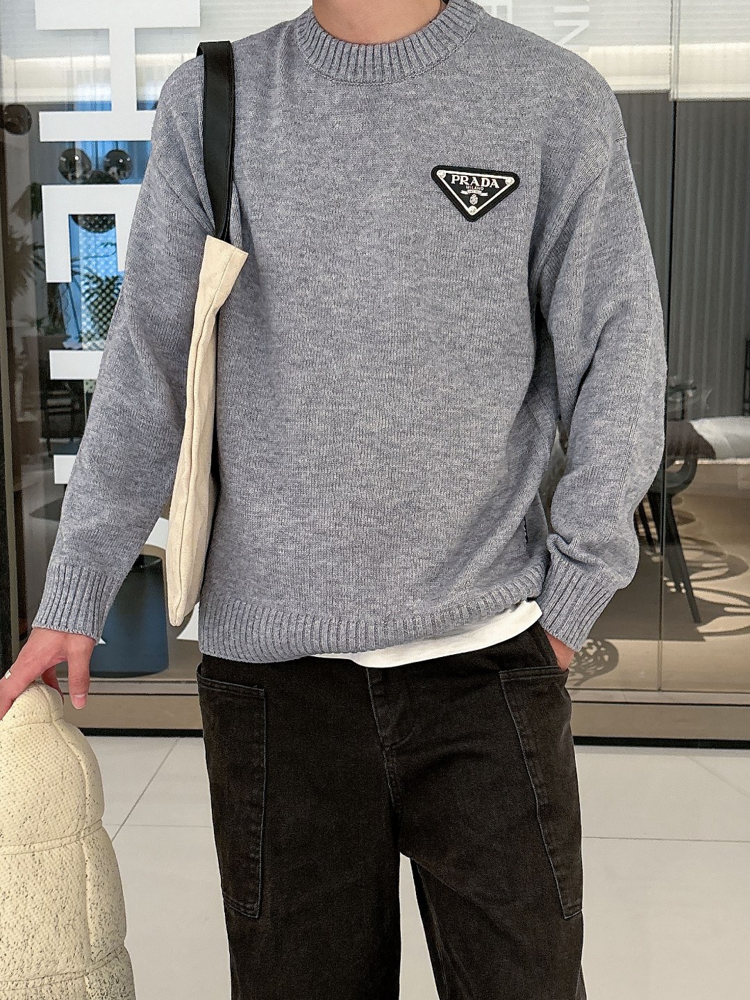 普拉达💥独家专供新品时尚休闲毛衣 进口原版科技面料，柔软舒适，上身舒适透气，亲肤不扎人，独特混搭设计风格