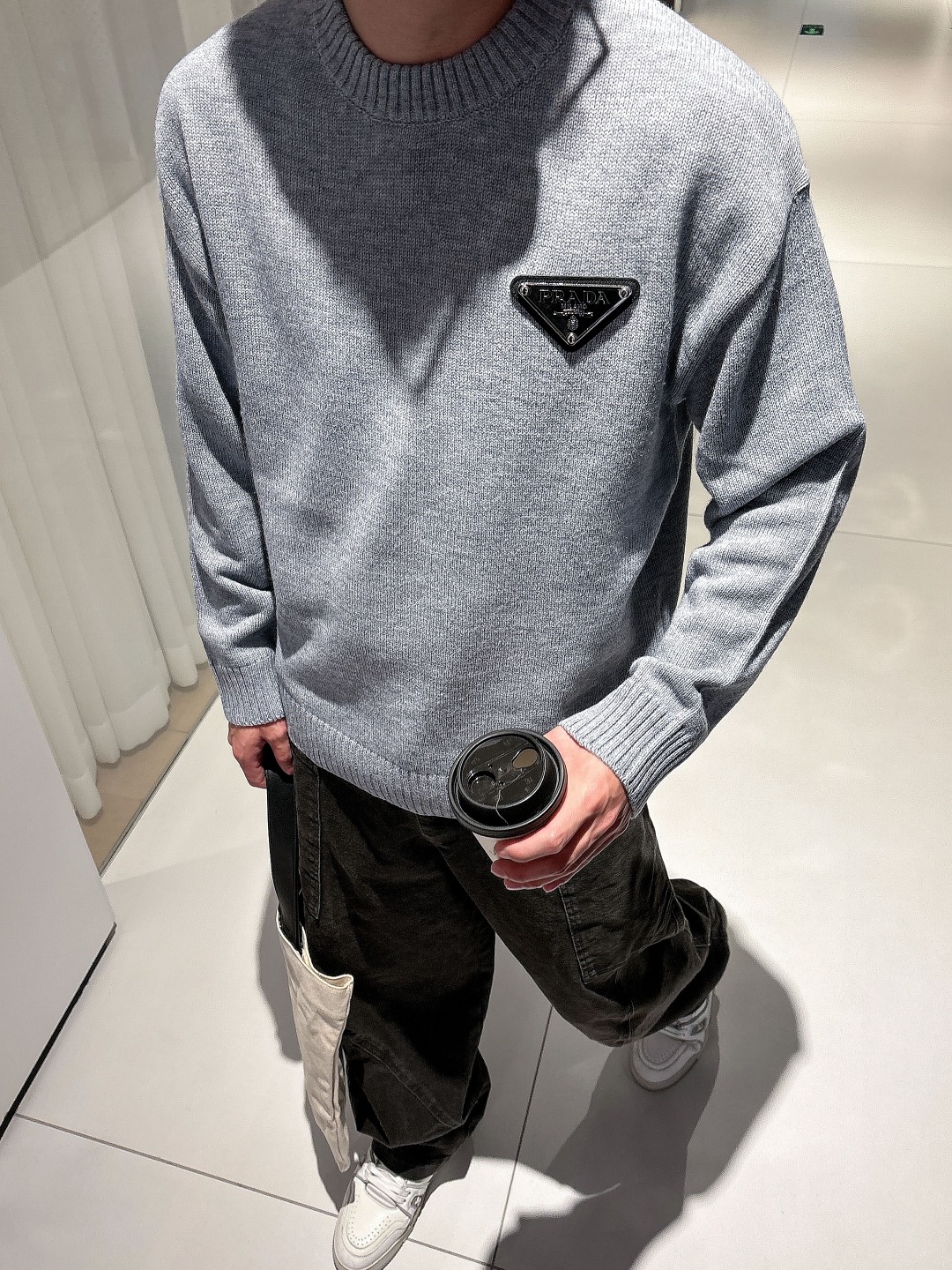 普拉达💥独家专供新品时尚休闲毛衣 进口原版科技面料，柔软舒适，上身舒适透气，亲肤不扎人，独特混搭设计风格