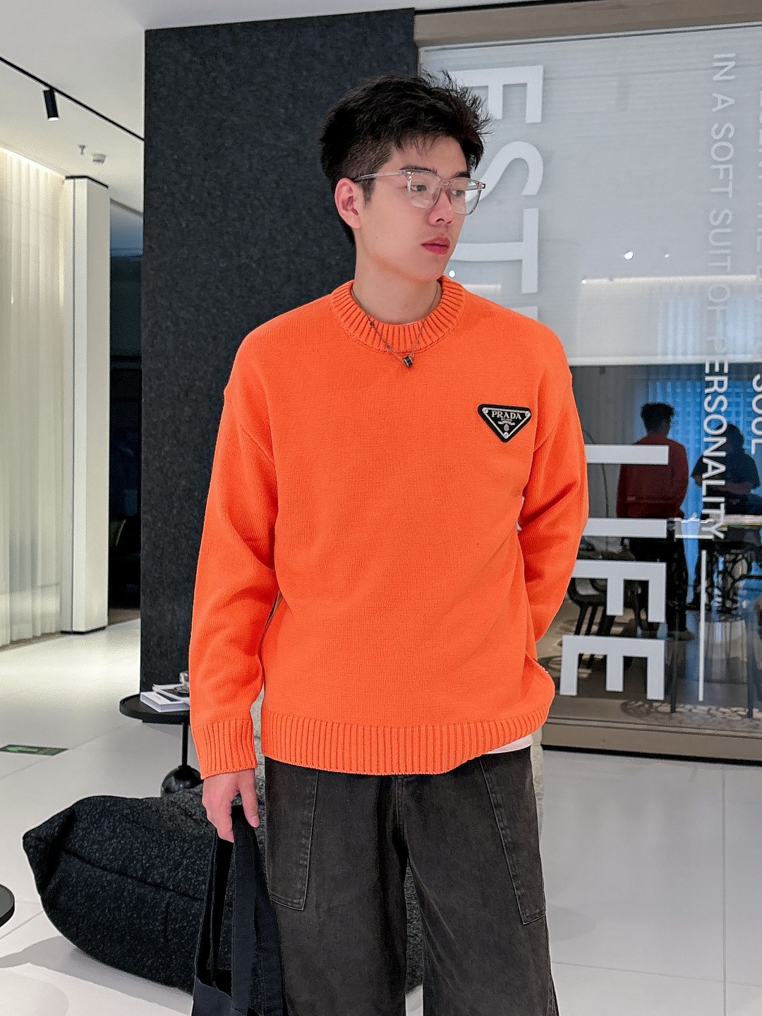 普拉达💥独家专供新品时尚休闲毛衣 进口原版科技面料，柔软舒适，上身舒适透气，亲肤不扎人，独特混搭设计风格