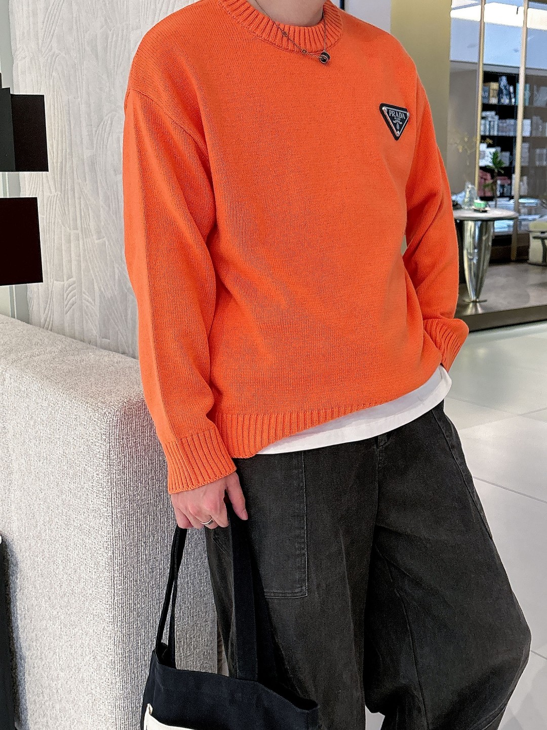 普拉达💥独家专供新品时尚休闲毛衣 进口原版科技面料，柔软舒适，上身舒适透气，亲肤不扎人，独特混搭设计风格