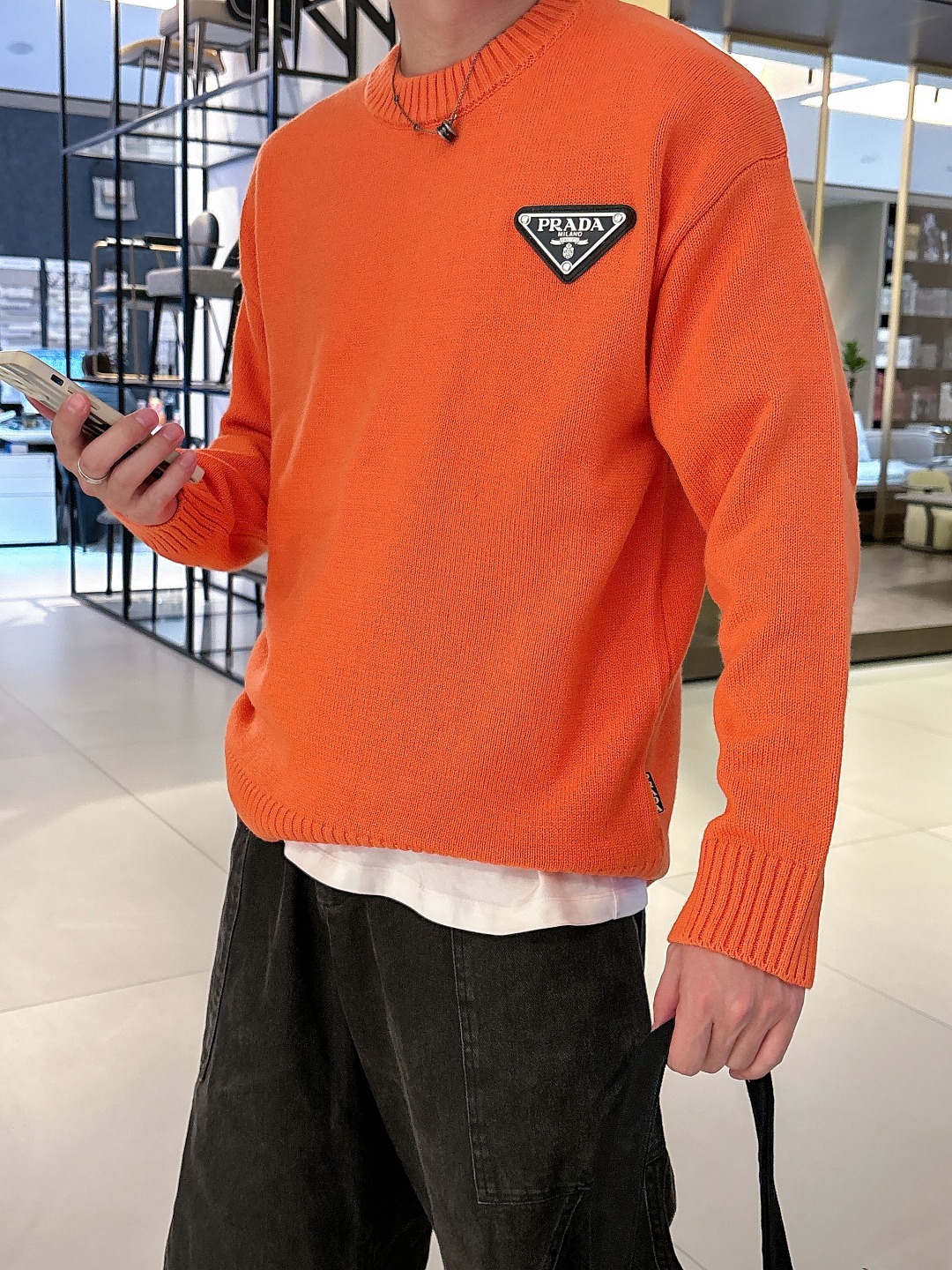 普拉达💥独家专供新品时尚休闲毛衣 进口原版科技面料，柔软舒适，上身舒适透气，亲肤不扎人，独特混搭设计风格