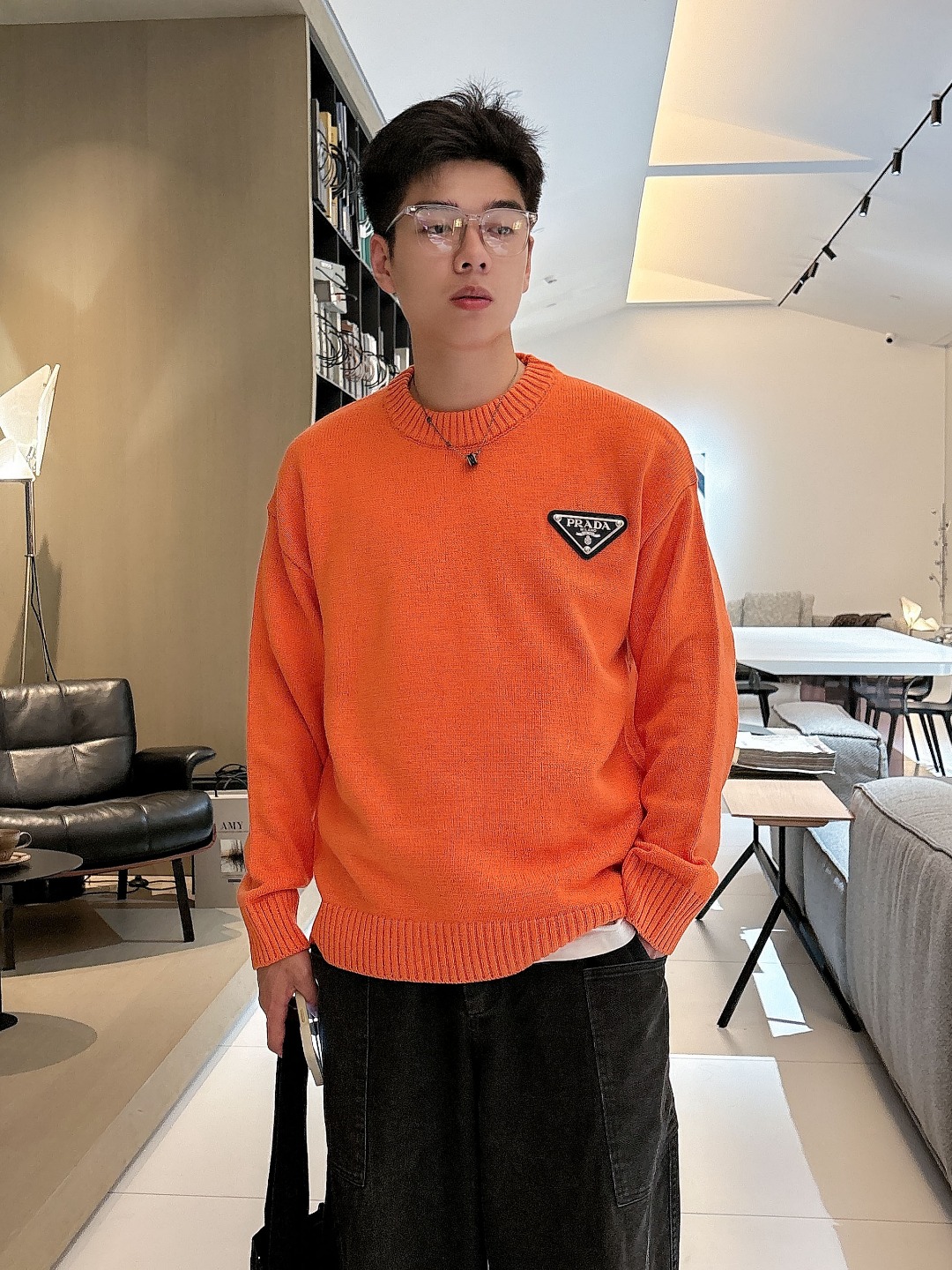 普拉达💥独家专供新品时尚休闲毛衣 进口原版科技面料，柔软舒适，上身舒适透气，亲肤不扎人，独特混搭设计风格