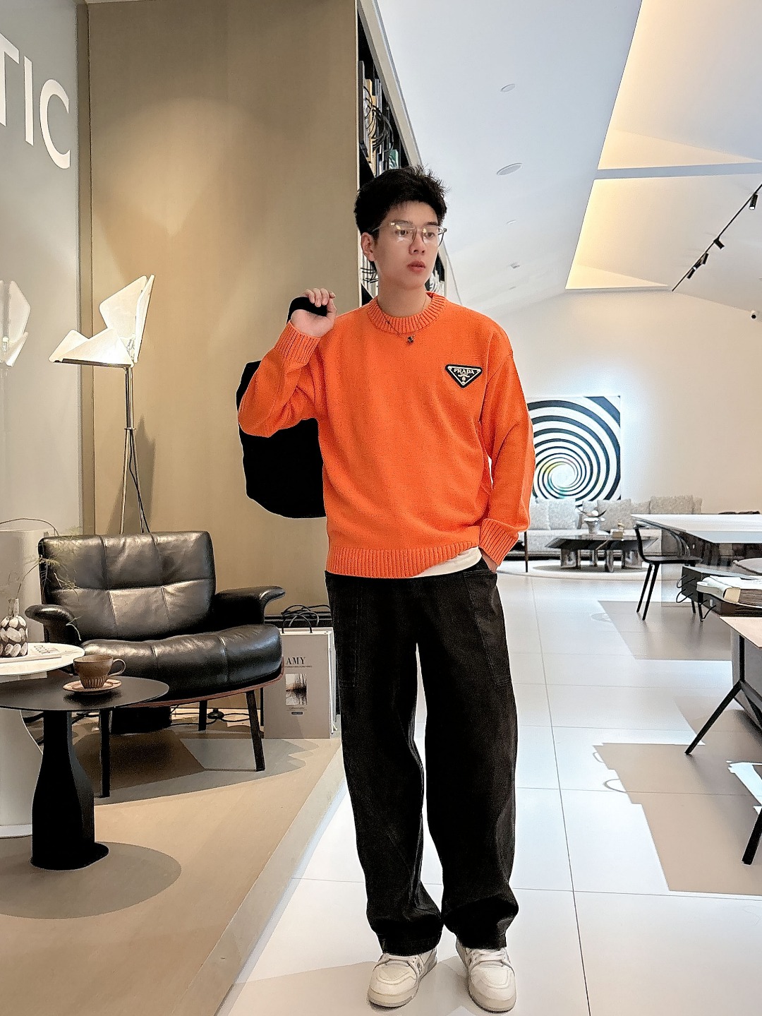 普拉达💥独家专供新品时尚休闲毛衣 进口原版科技面料，柔软舒适，上身舒适透气，亲肤不扎人，独特混搭设计风格