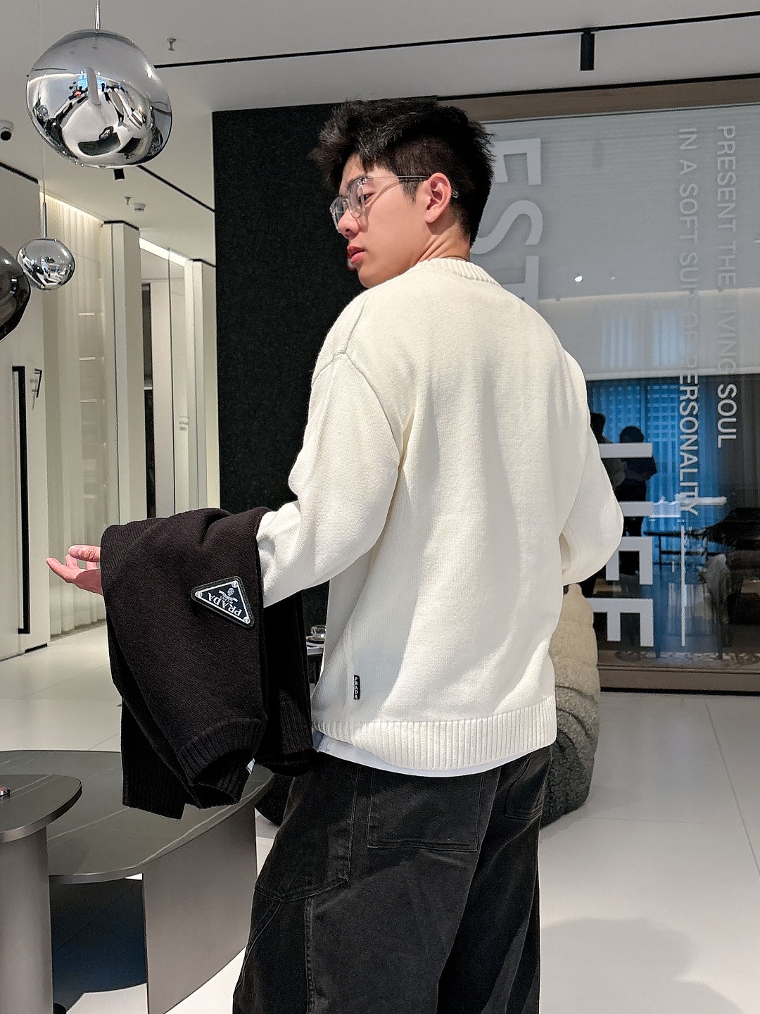 普拉达💥独家专供新品时尚休闲毛衣 进口原版科技面料，柔软舒适，上身舒适透气，亲肤不扎人，独特混搭设计风格