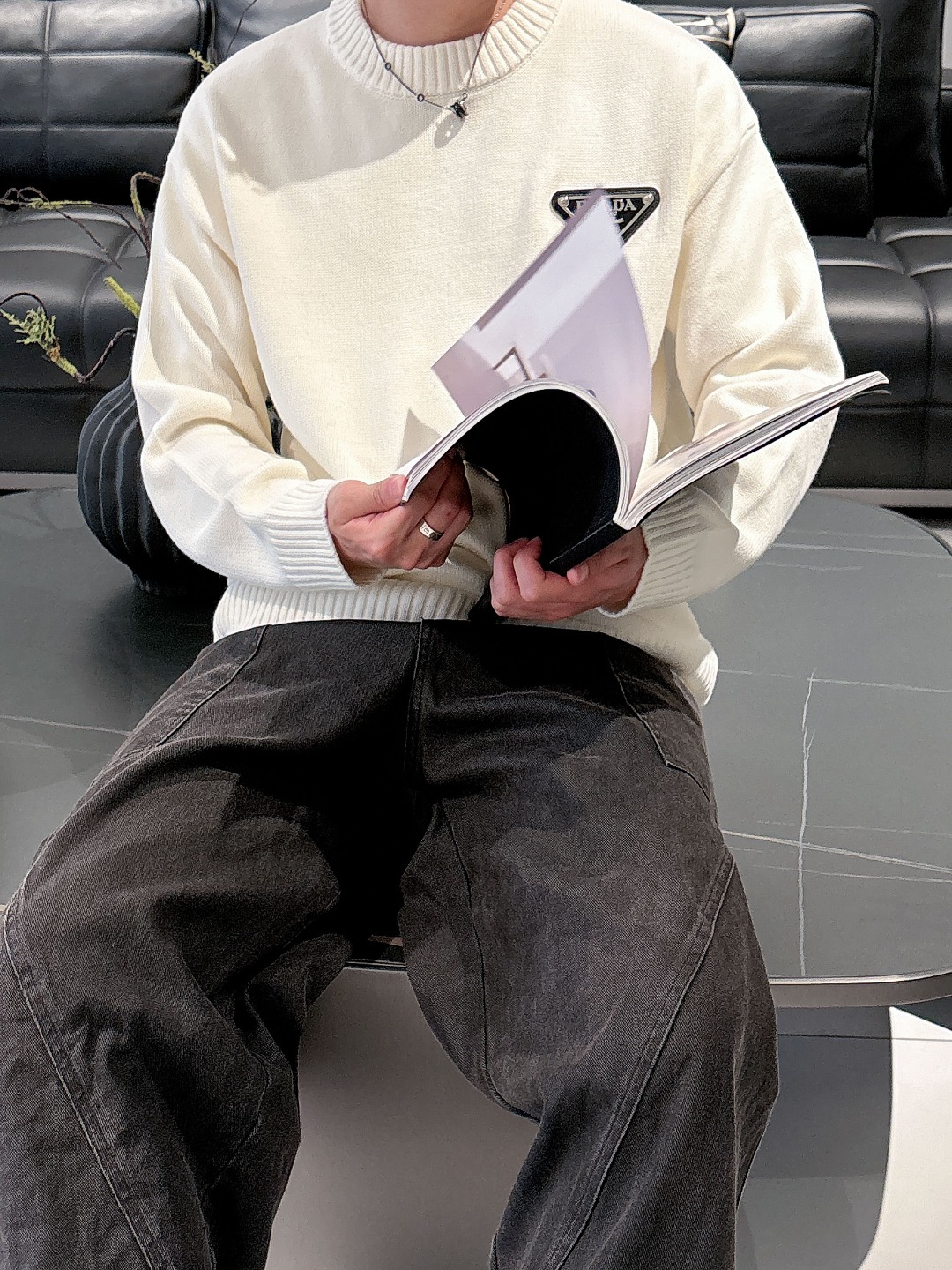 普拉达💥独家专供新品时尚休闲毛衣 进口原版科技面料，柔软舒适，上身舒适透气，亲肤不扎人，独特混搭设计风格