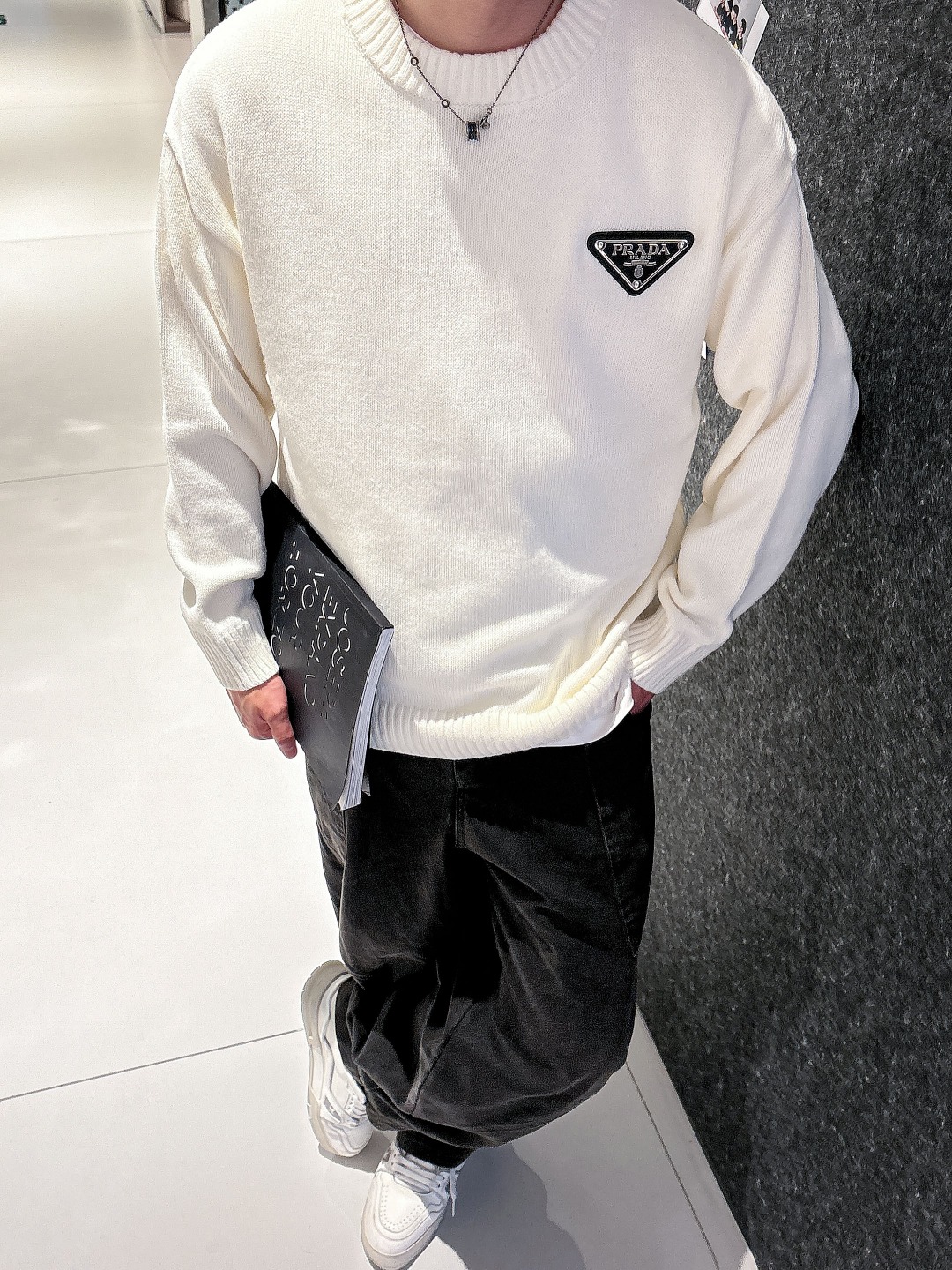 普拉达💥独家专供新品时尚休闲毛衣 进口原版科技面料，柔软舒适，上身舒适透气，亲肤不扎人，独特混搭设计风格