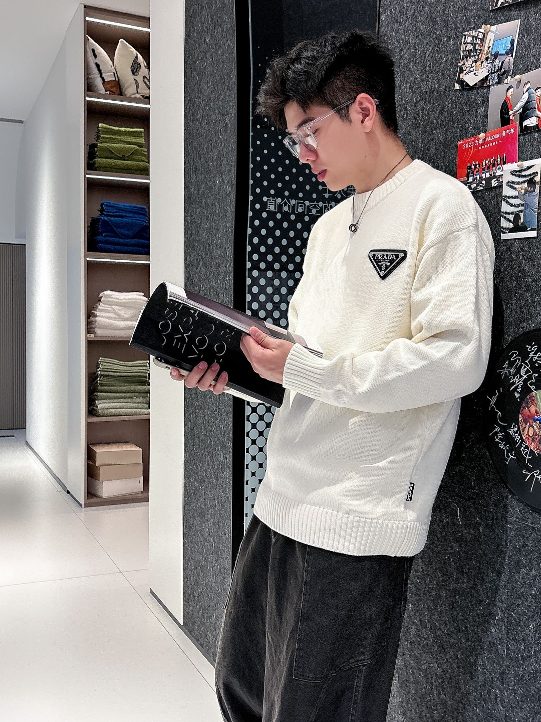 普拉达💥独家专供新品时尚休闲毛衣 进口原版科技面料，柔软舒适，上身舒适透气，亲肤不扎人，独特混搭设计风格