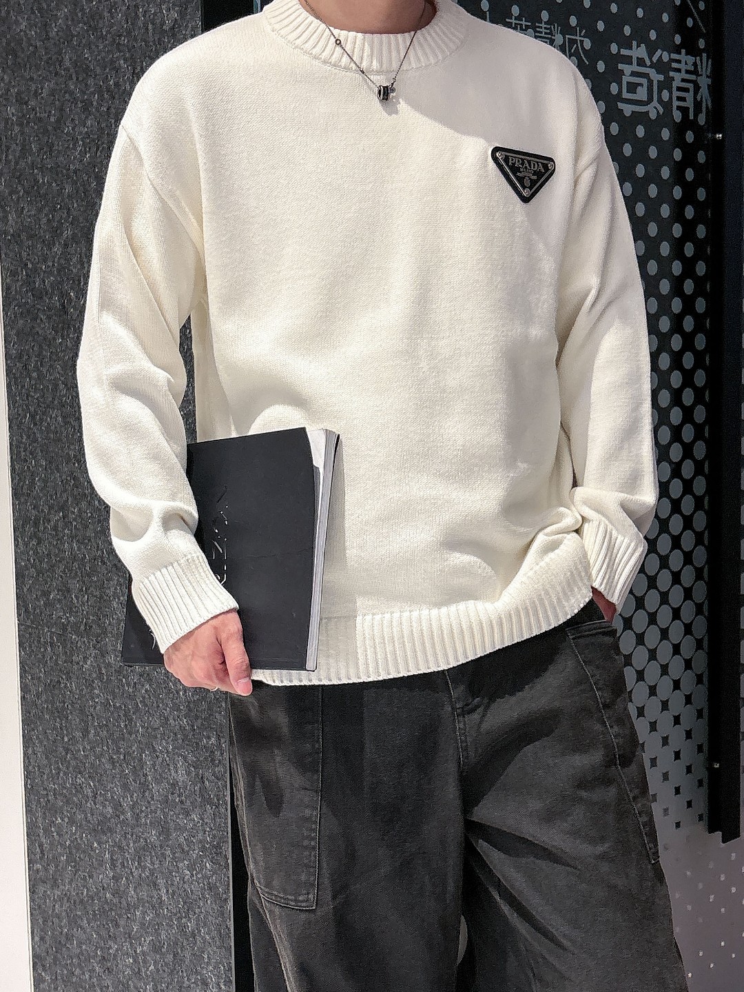 普拉达💥独家专供新品时尚休闲毛衣 进口原版科技面料，柔软舒适，上身舒适透气，亲肤不扎人，独特混搭设计风格