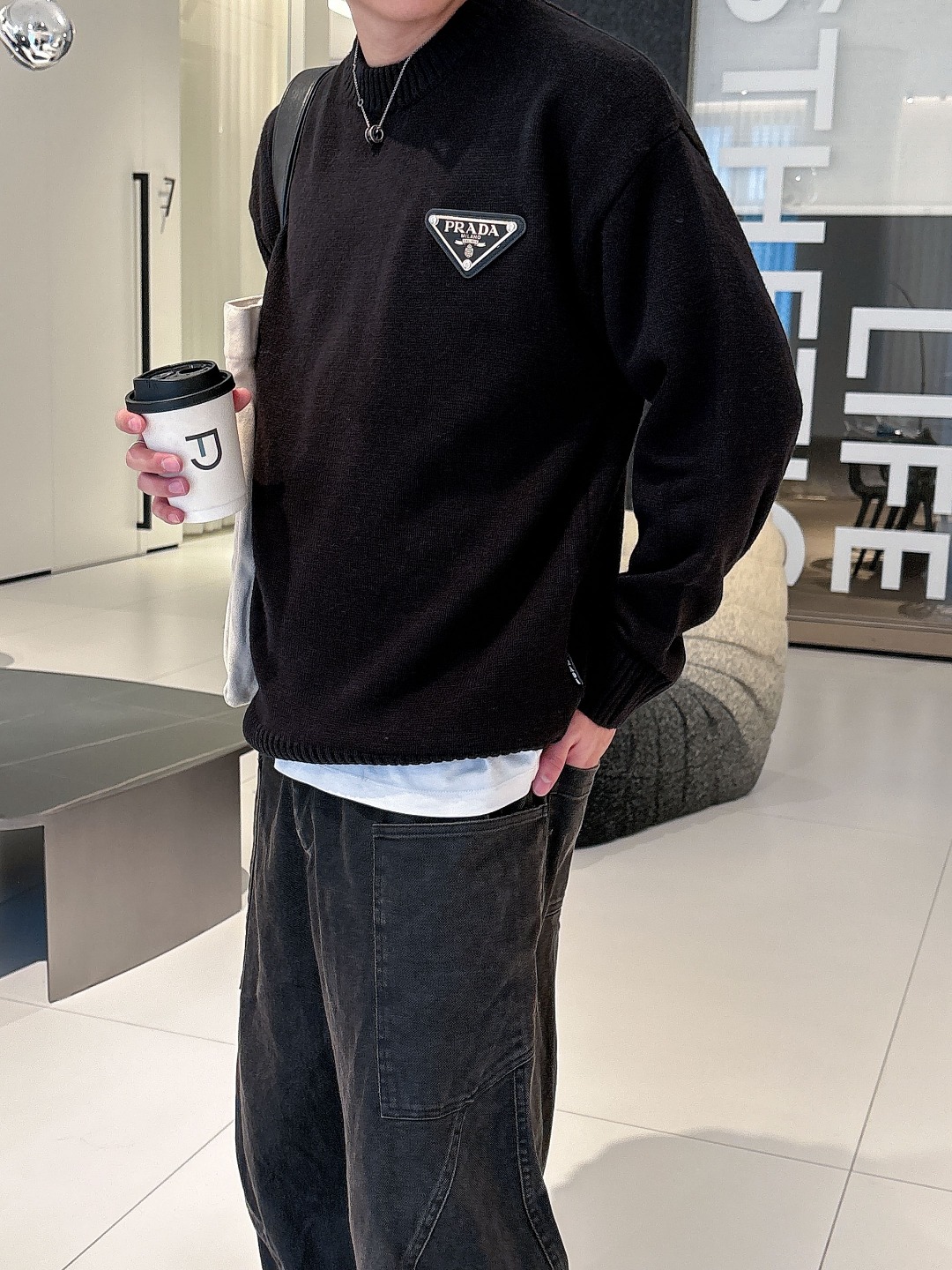 普拉达💥独家专供新品时尚休闲毛衣 进口原版科技面料，柔软舒适，上身舒适透气，亲肤不扎人，独特混搭设计风格