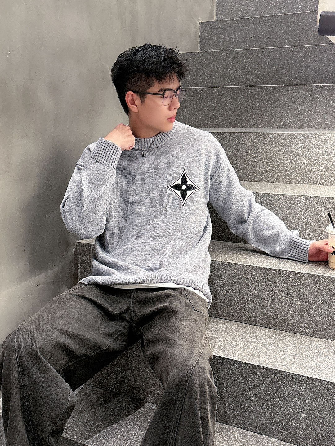 Lv💥独家专供新品时尚休闲毛衣 进口原版科技面料，柔软舒适，上身舒适透气，亲肤不扎人，独特混搭设计风格，