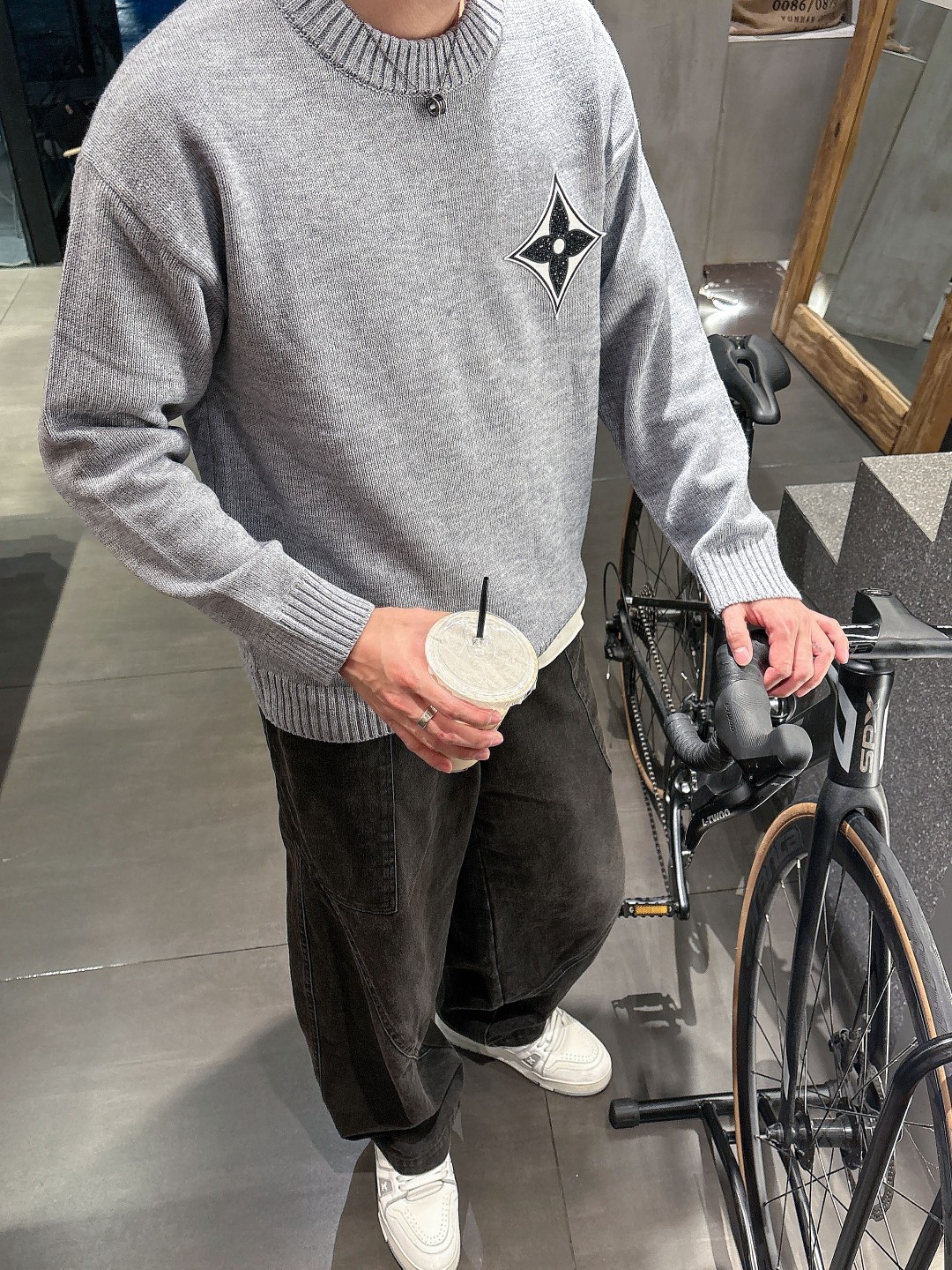 Lv💥独家专供新品时尚休闲毛衣 进口原版科技面料，柔软舒适，上身舒适透气，亲肤不扎人，独特混搭设计风格，