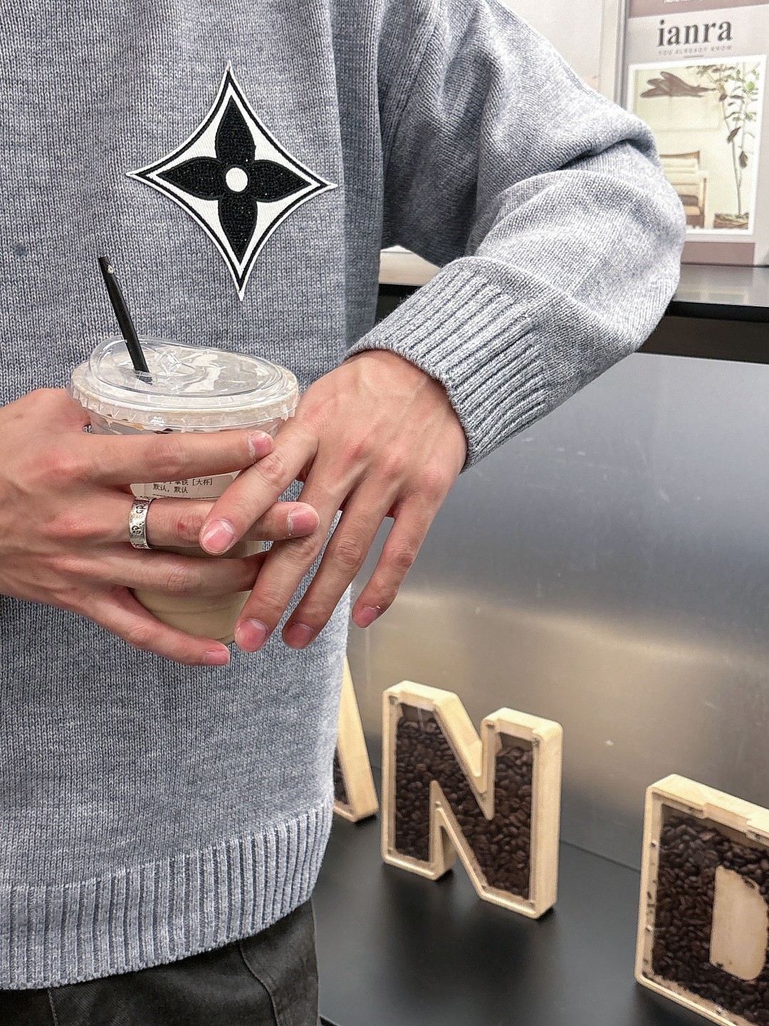 Lv💥独家专供新品时尚休闲毛衣 进口原版科技面料，柔软舒适，上身舒适透气，亲肤不扎人，独特混搭设计风格，