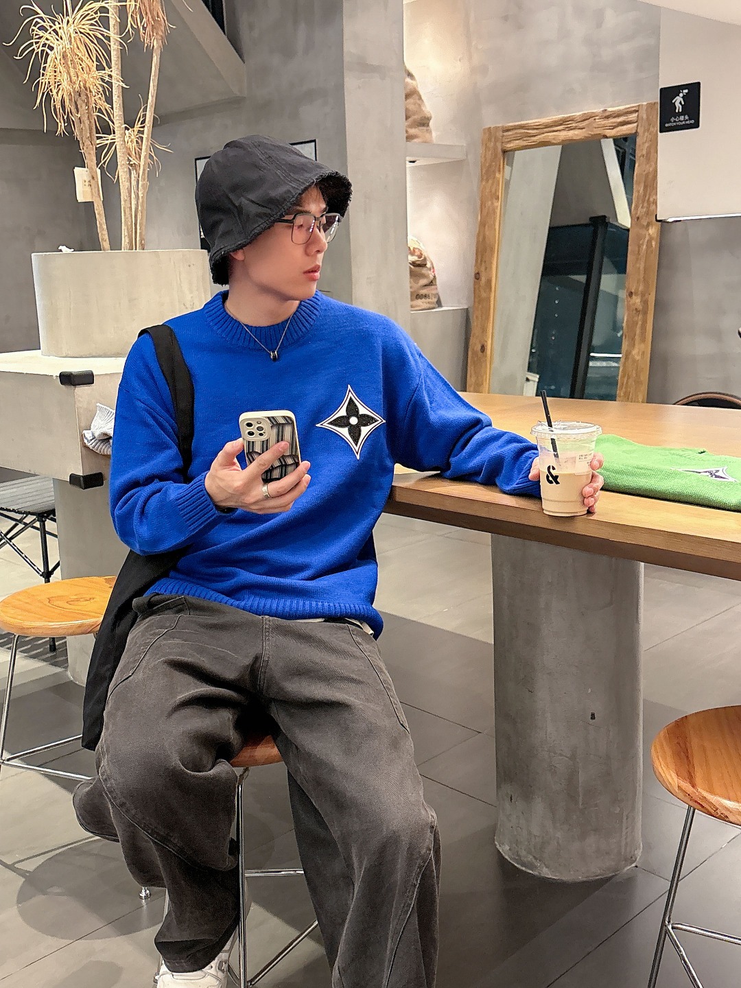 Lv💥独家专供新品时尚休闲毛衣 进口原版科技面料，柔软舒适，上身舒适透气，亲肤不扎人，独特混搭设计风格，