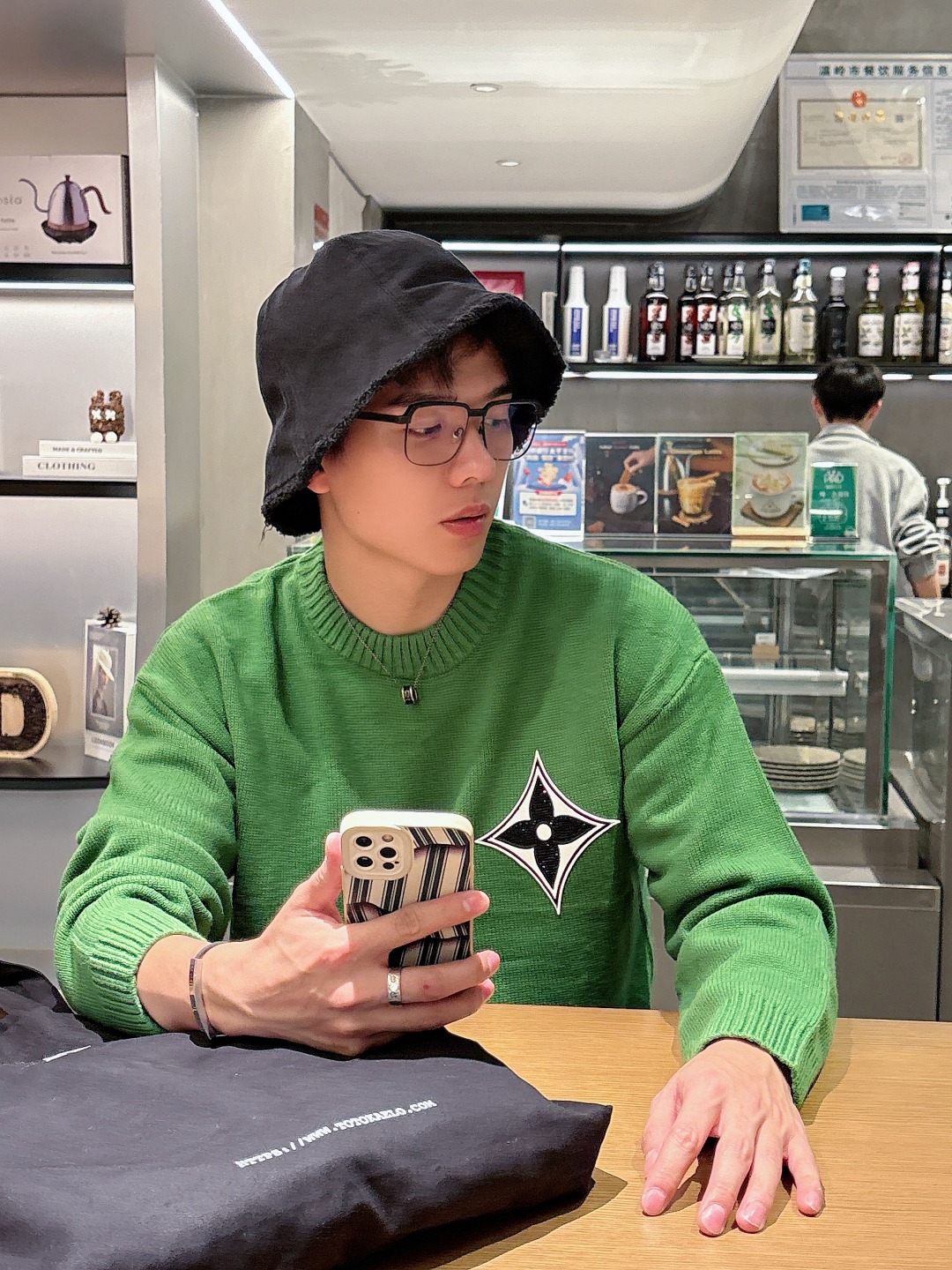 Lv💥独家专供新品时尚休闲毛衣 进口原版科技面料，柔软舒适，上身舒适透气，亲肤不扎人，独特混搭设计风格，