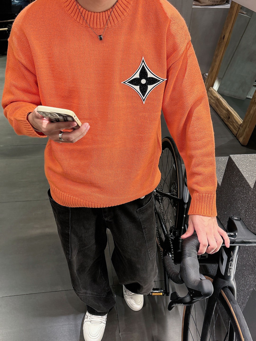 Lv💥独家专供新品时尚休闲毛衣 进口原版科技面料，柔软舒适，上身舒适透气，亲肤不扎人，独特混搭设计风格，