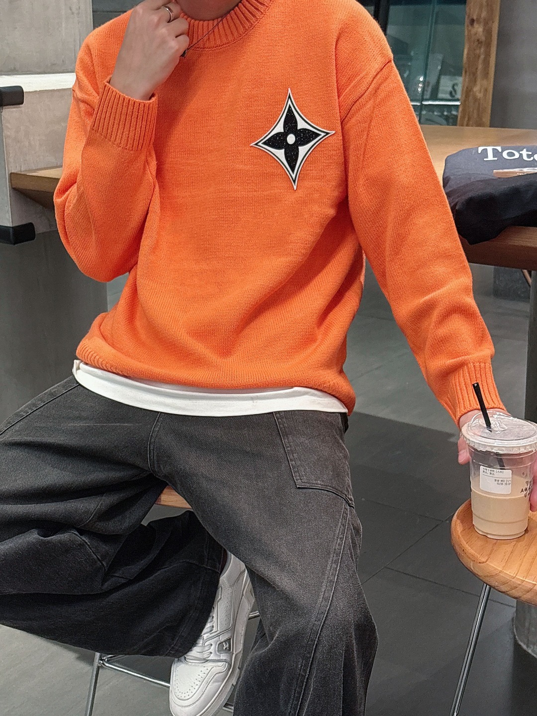 Lv💥独家专供新品时尚休闲毛衣 进口原版科技面料，柔软舒适，上身舒适透气，亲肤不扎人，独特混搭设计风格，