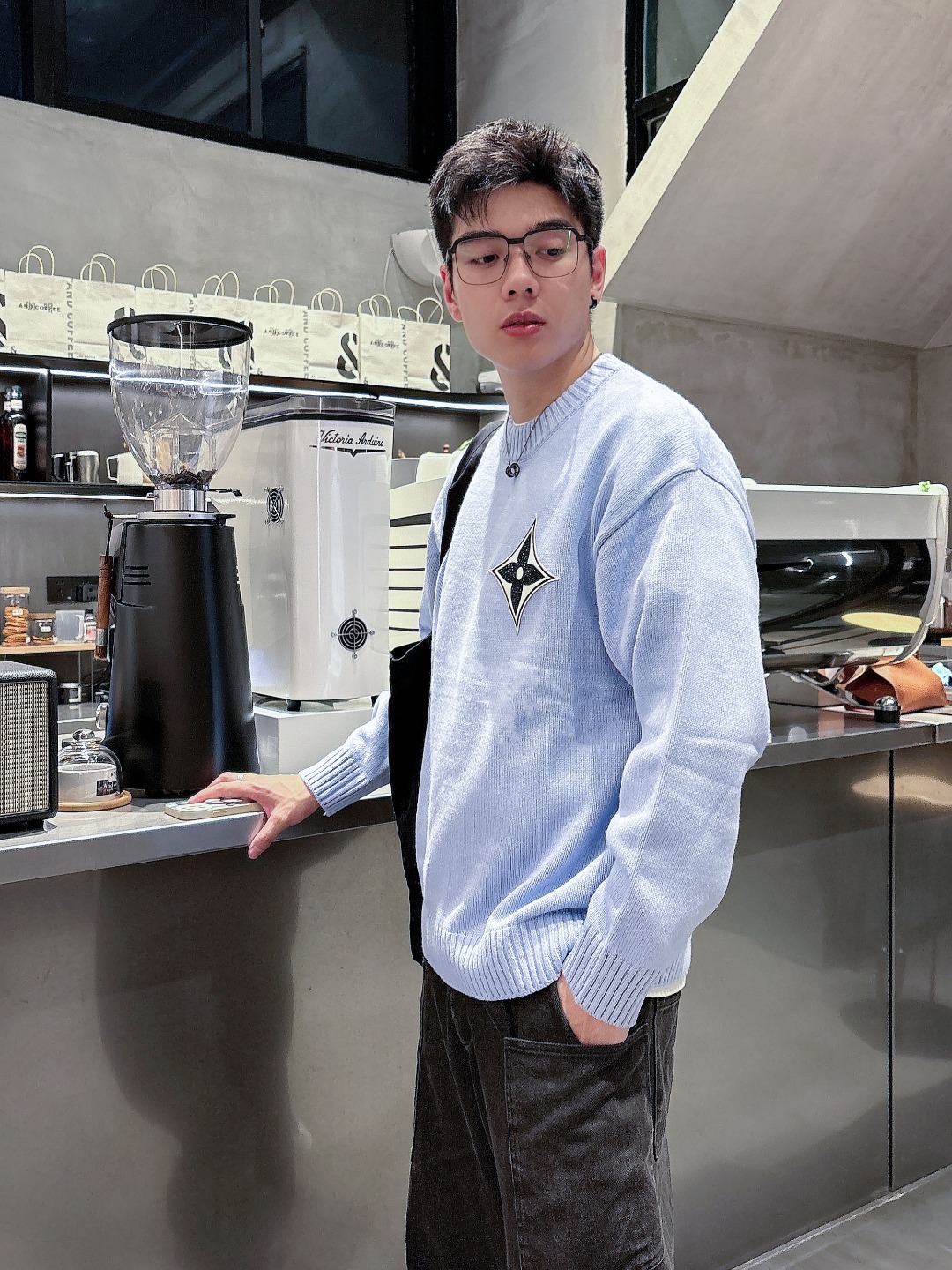 Lv💥独家专供新品时尚休闲毛衣 进口原版科技面料，柔软舒适，上身舒适透气，亲肤不扎人，独特混搭设计风格，