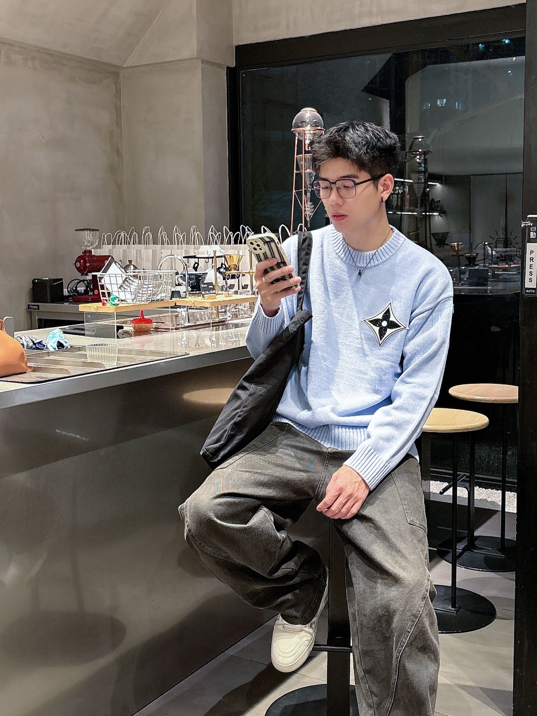 Lv💥独家专供新品时尚休闲毛衣 进口原版科技面料，柔软舒适，上身舒适透气，亲肤不扎人，独特混搭设计风格，