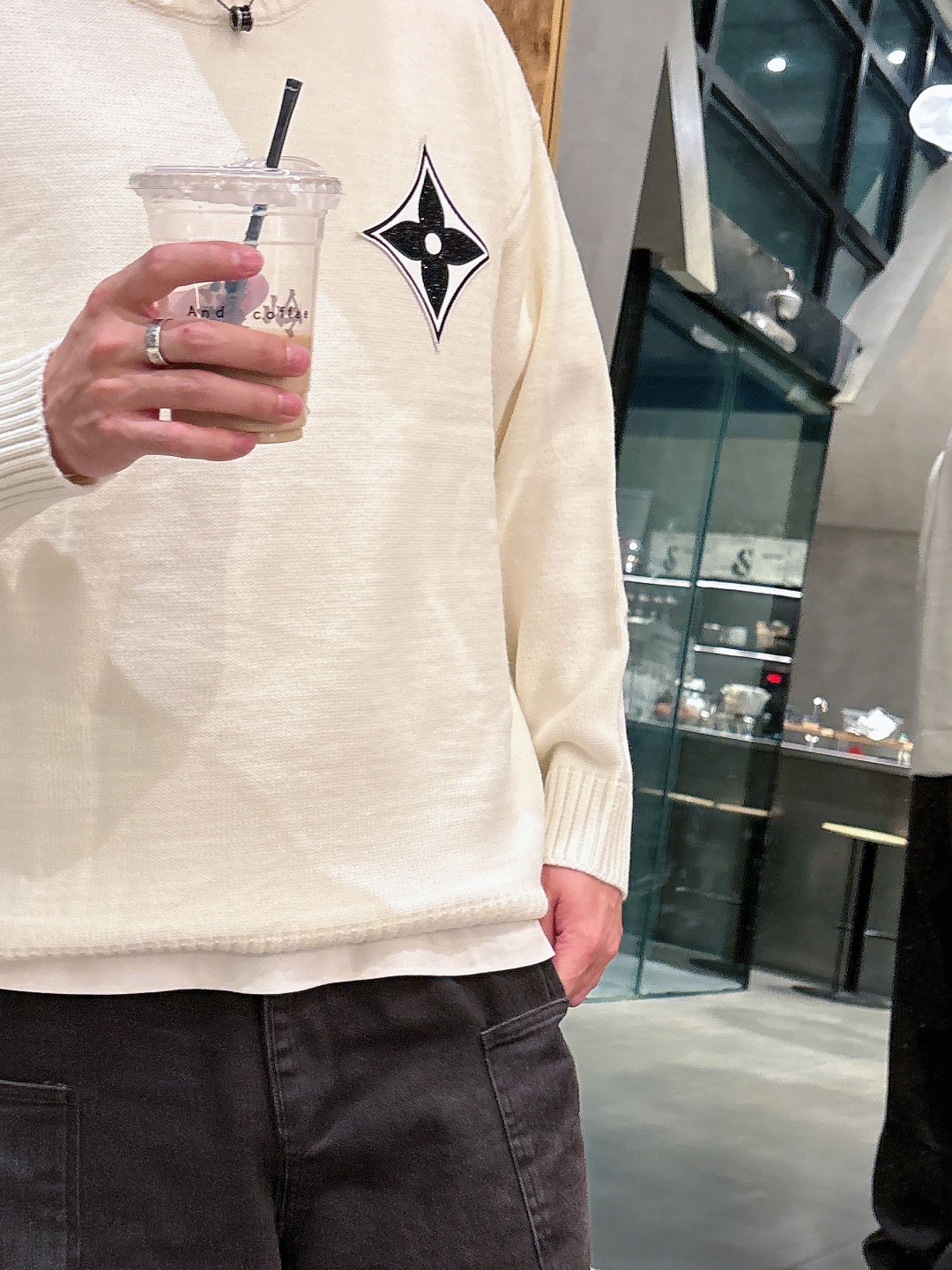 Lv💥独家专供新品时尚休闲毛衣 进口原版科技面料，柔软舒适，上身舒适透气，亲肤不扎人，独特混搭设计风格，