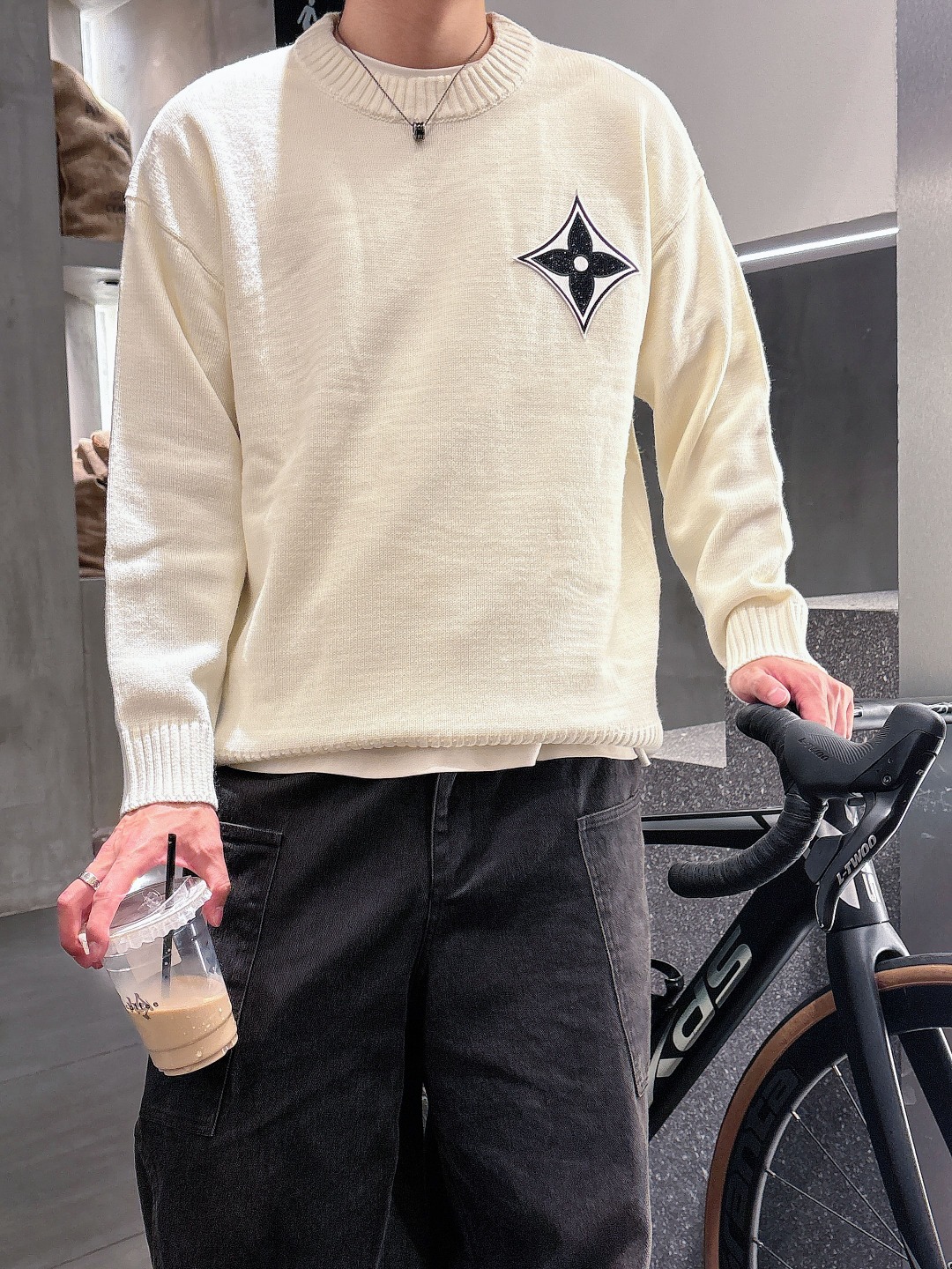 Lv💥独家专供新品时尚休闲毛衣 进口原版科技面料，柔软舒适，上身舒适透气，亲肤不扎人，独特混搭设计风格，