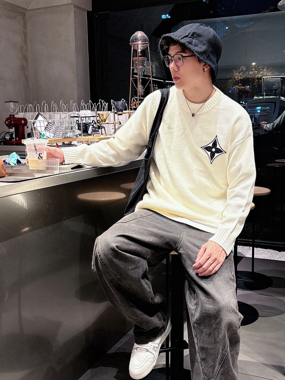 Lv💥独家专供新品时尚休闲毛衣 进口原版科技面料，柔软舒适，上身舒适透气，亲肤不扎人，独特混搭设计风格，