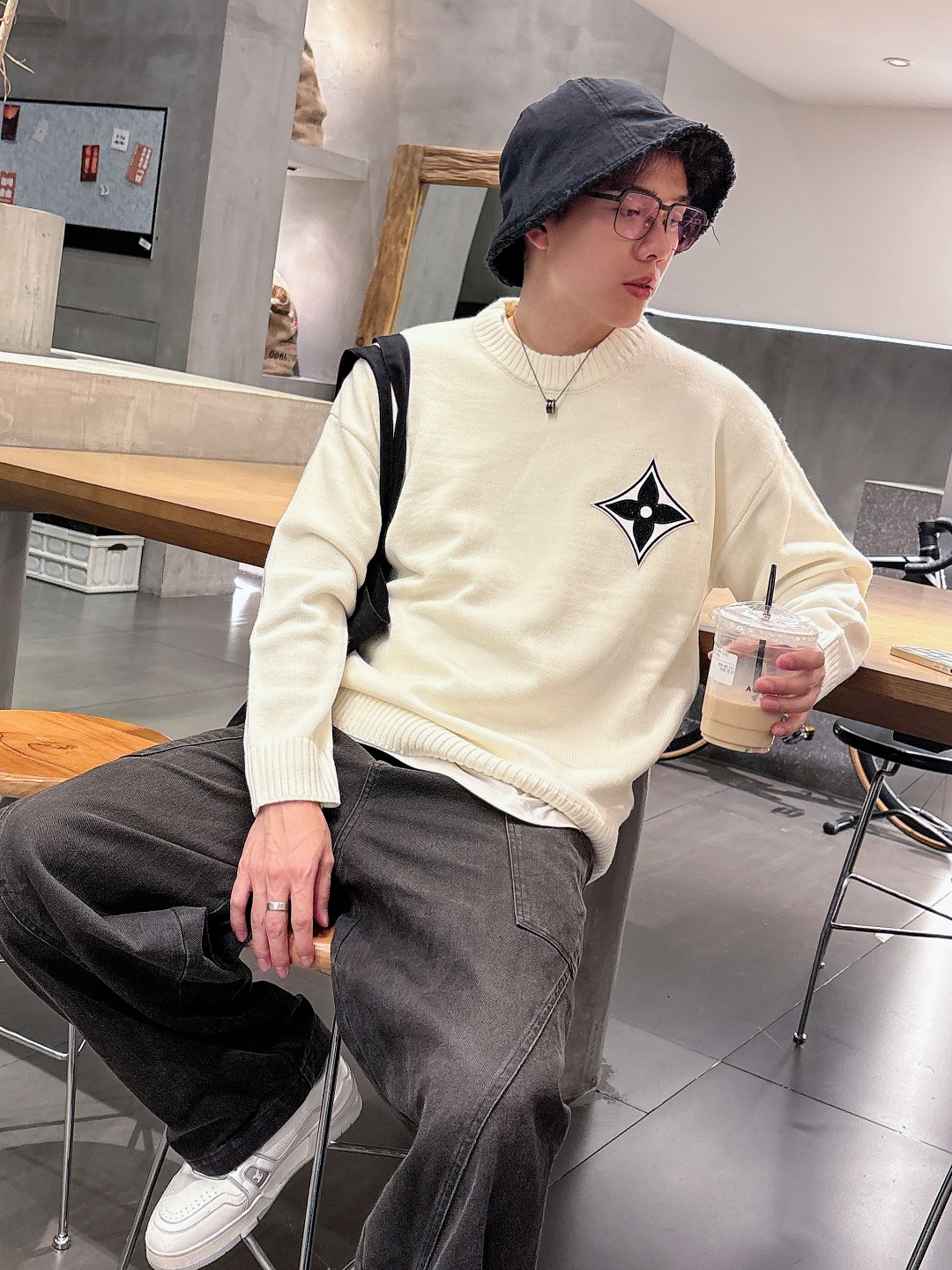 Lv💥独家专供新品时尚休闲毛衣 进口原版科技面料，柔软舒适，上身舒适透气，亲肤不扎人，独特混搭设计风格，