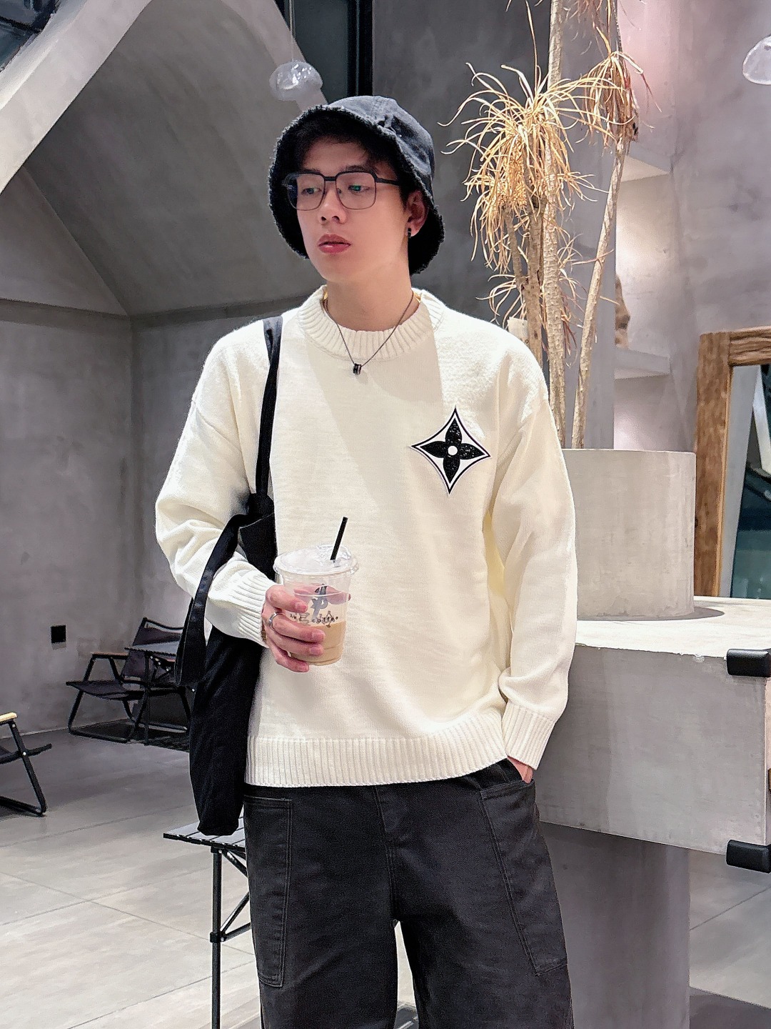 Lv💥独家专供新品时尚休闲毛衣 进口原版科技面料，柔软舒适，上身舒适透气，亲肤不扎人，独特混搭设计风格，