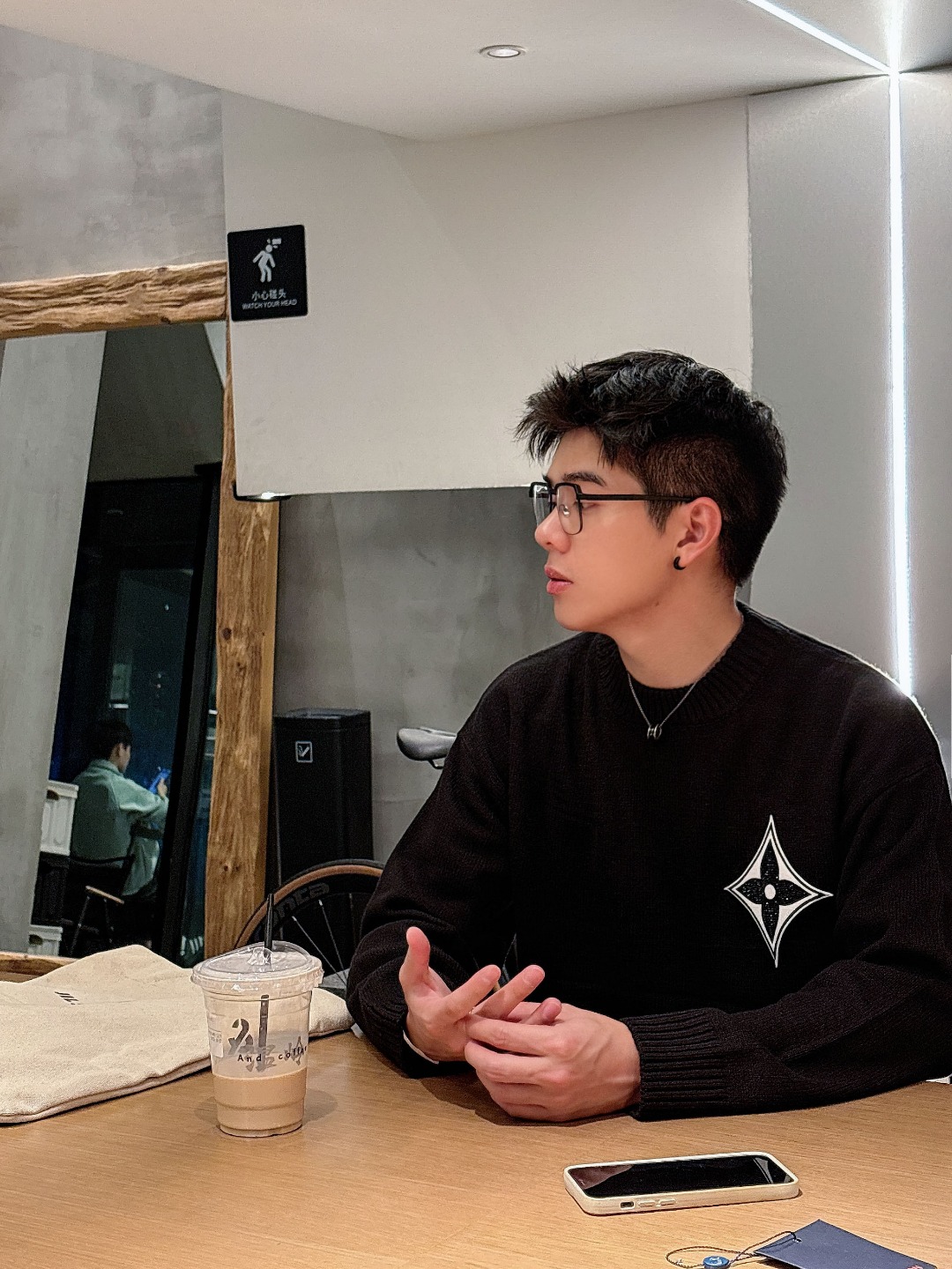 Lv💥独家专供新品时尚休闲毛衣 进口原版科技面料，柔软舒适，上身舒适透气，亲肤不扎人，独特混搭设计风格，