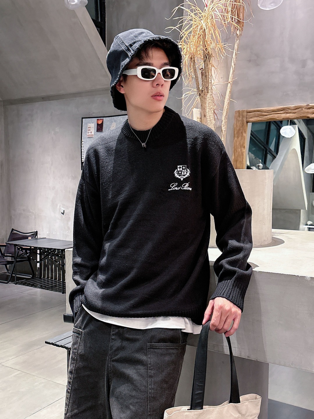 NO:566764,LP exclusively supplies new fashionable casual sweaters. Imported original technical fabrics are soft and comfortable, the upper body is comfortable and breathable, skin-friendly and non-irritating. It has a unique mix and match design style. Whether worn alone or in combination, it is a versatile item that highlights the personality of young people. It is extremely high-grade and has a handsome upper body!  Size: M-3XL,, loro piana, sweaters, alexander wang19860909LP独家专供新品时尚休闲毛衣 进口原版科技面料,柔软舒适,上身舒适透气,亲肤不扎人,独特混搭设计风格,无论是单穿还是搭配,都是百搭单品,彰显了年轻人的个性,档次极高,上身帅气十足！码数:M-3XL,,loro piana,sweaters,alexander wang,Men's clothing