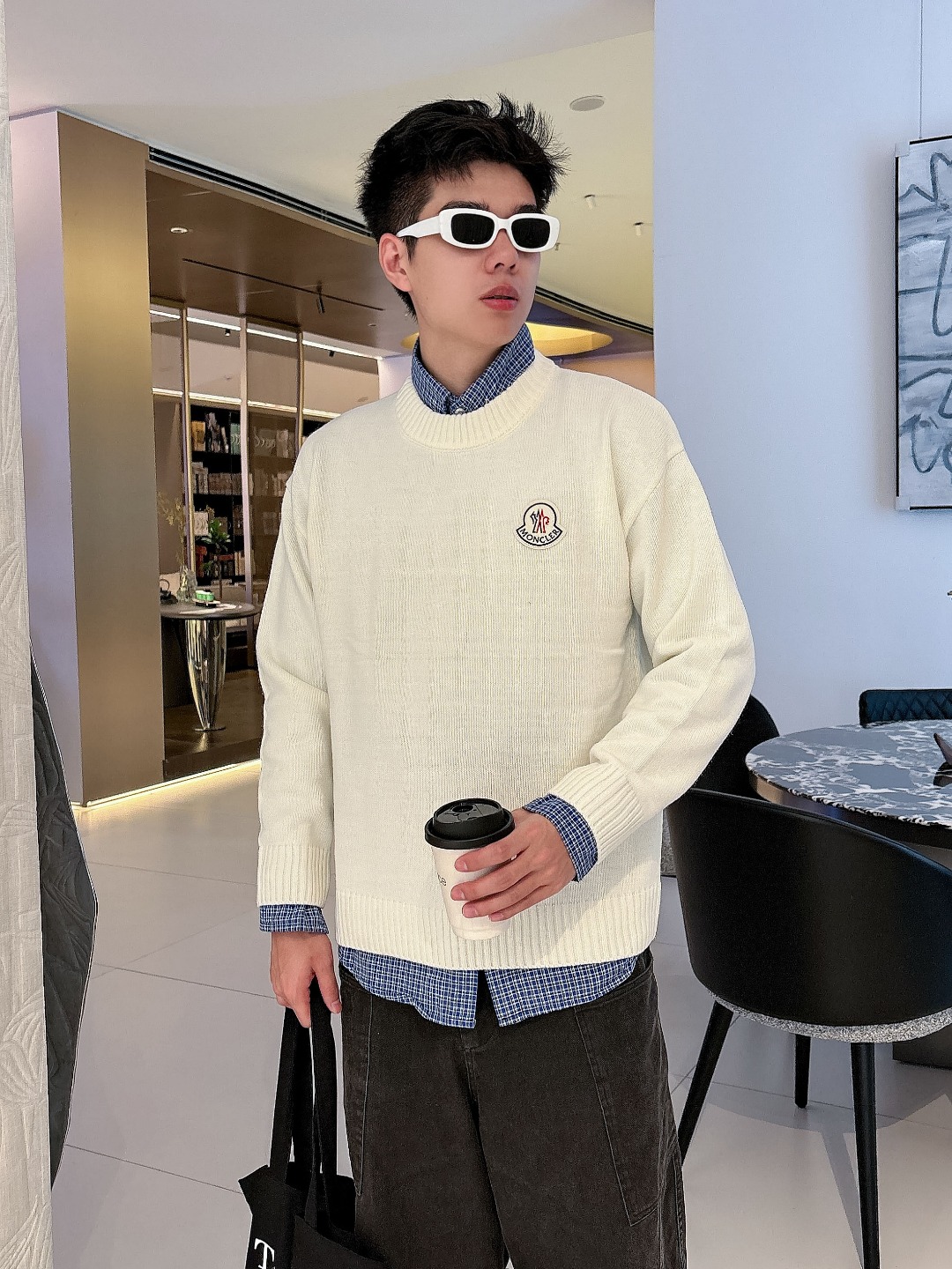 NO:566772,Mengkou exclusively supplies new fashionable casual sweaters. Imported original technical fabrics are soft and comfortable, the upper body is comfortable and breathable, skin-friendly and non-irritating, and has a unique mix and match design style. Whether worn alone or in combination, it is a versatile item that highlights the personality of young people. It is extremely high-grade and has a handsome upper body!  Size: M-3XL,,Moncler,sweaters,alexander wang19860909蒙口 独家专供新品时尚休闲毛衣 进口原版科技面料,柔软舒适,上身舒适透气,亲肤不扎人,独特混搭设计风格,无论是单穿还是搭配,都是百搭单品,彰显了年轻人的个性,档次极高,上身帅气十足！码数:M-3XL,,Moncler,sweaters,alexander wang,Men's clothing