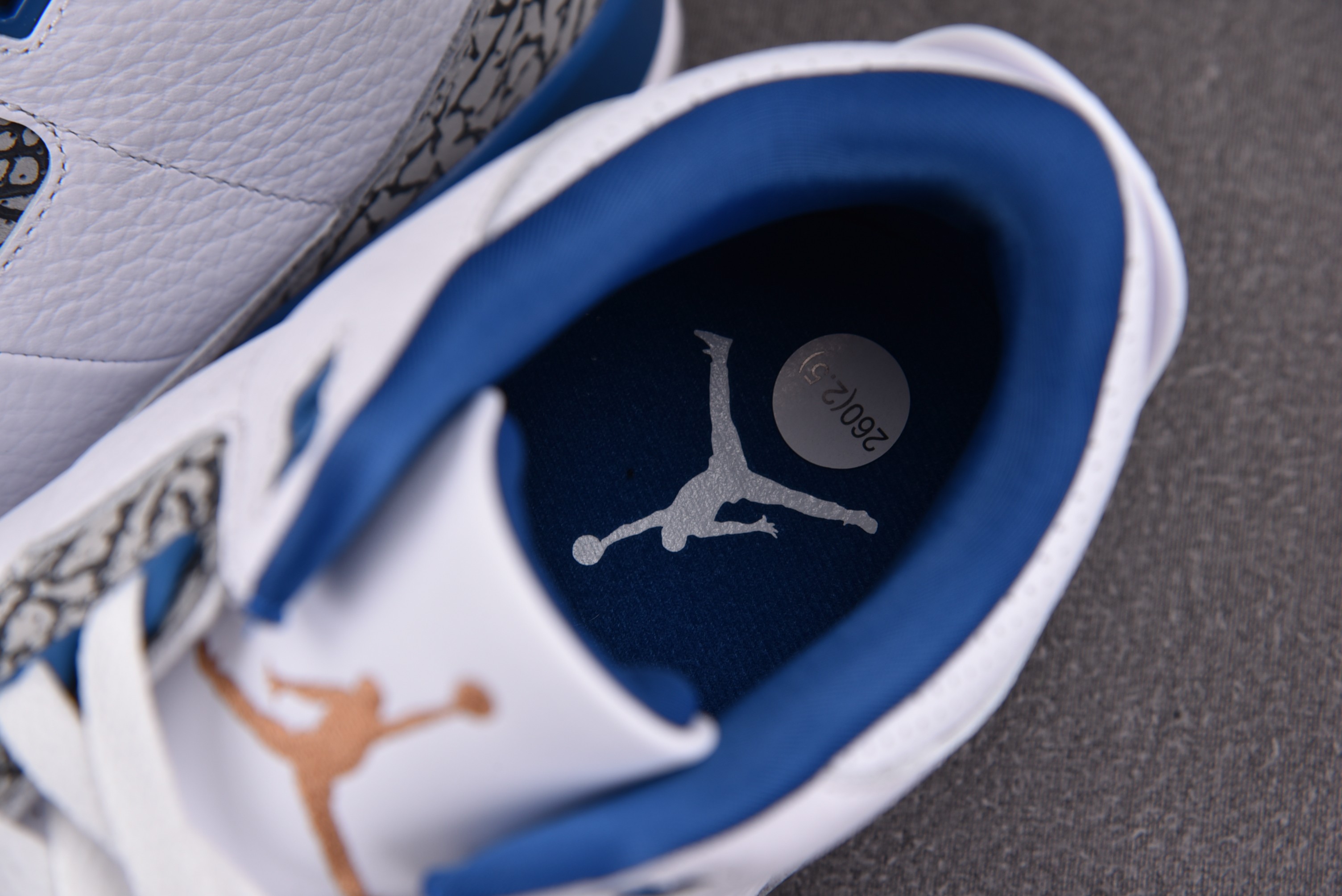 AJ3白蓝鞋码36-48.5总裁R版出品-AirJordan3Retro“WhiteandTrueBlu