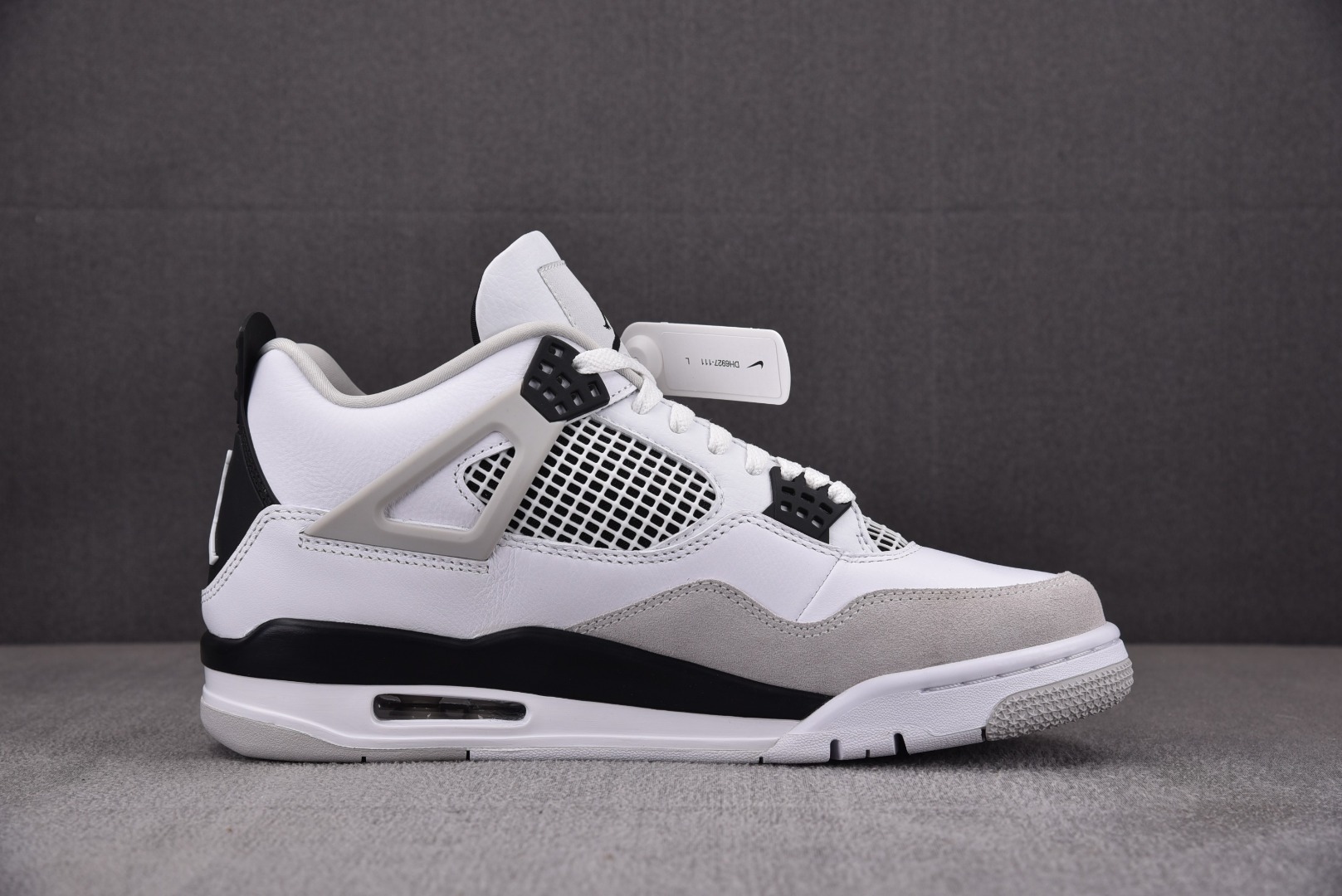 AJ4灰白黑尺码:40-48.5总裁R版出品-AirJordan4Retro“MilitaryBlack