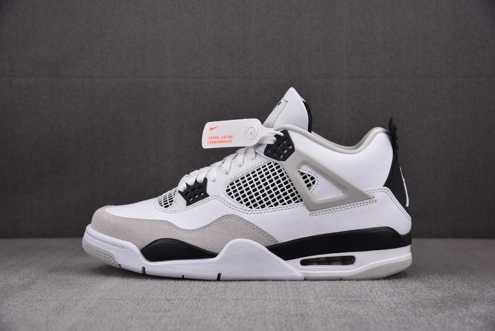 AJ4灰白黑尺码:40-48.5总裁R版出品-AirJordan4Retro“MilitaryBlack