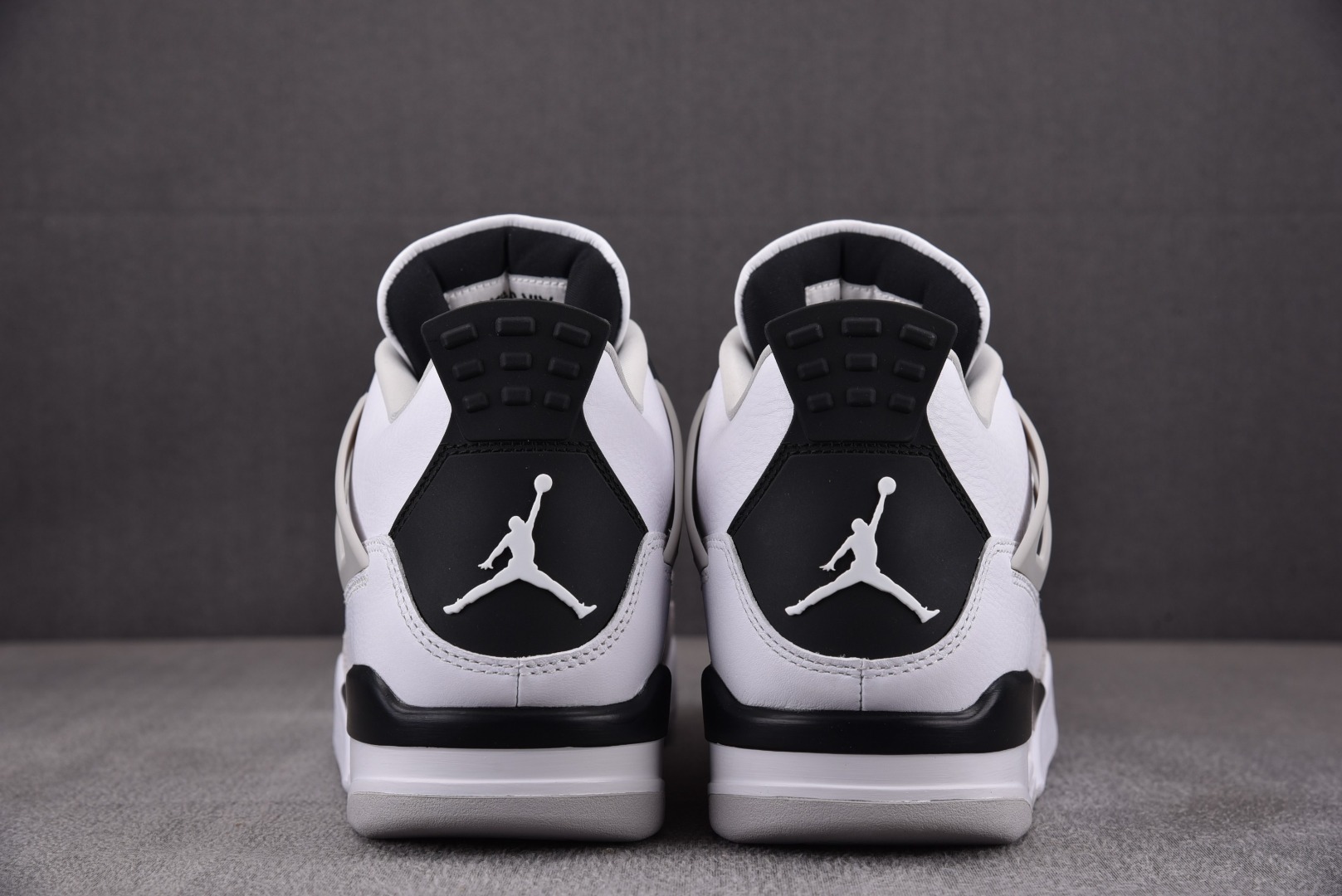 AJ4灰白黑尺码:40-48.5总裁R版出品-AirJordan4Retro“MilitaryBlack