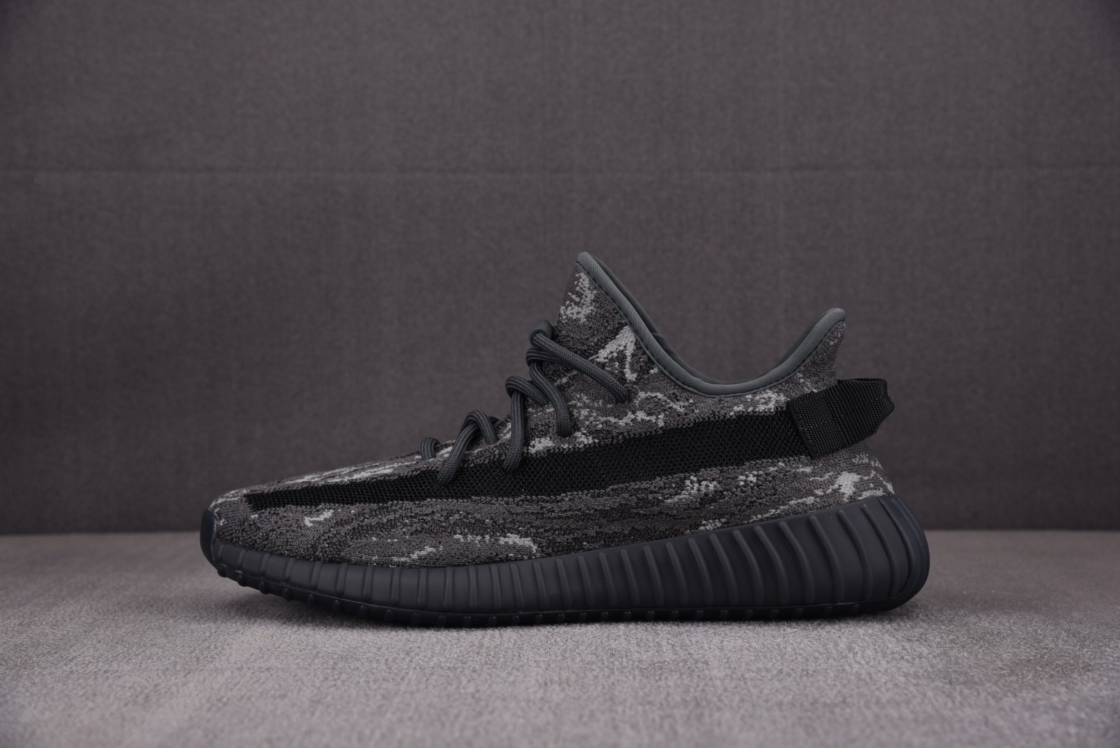 Yeezy尺码:36-48偏小半码总裁R版出品-YeezyBoost350V2“DarkSalt”深黑盐