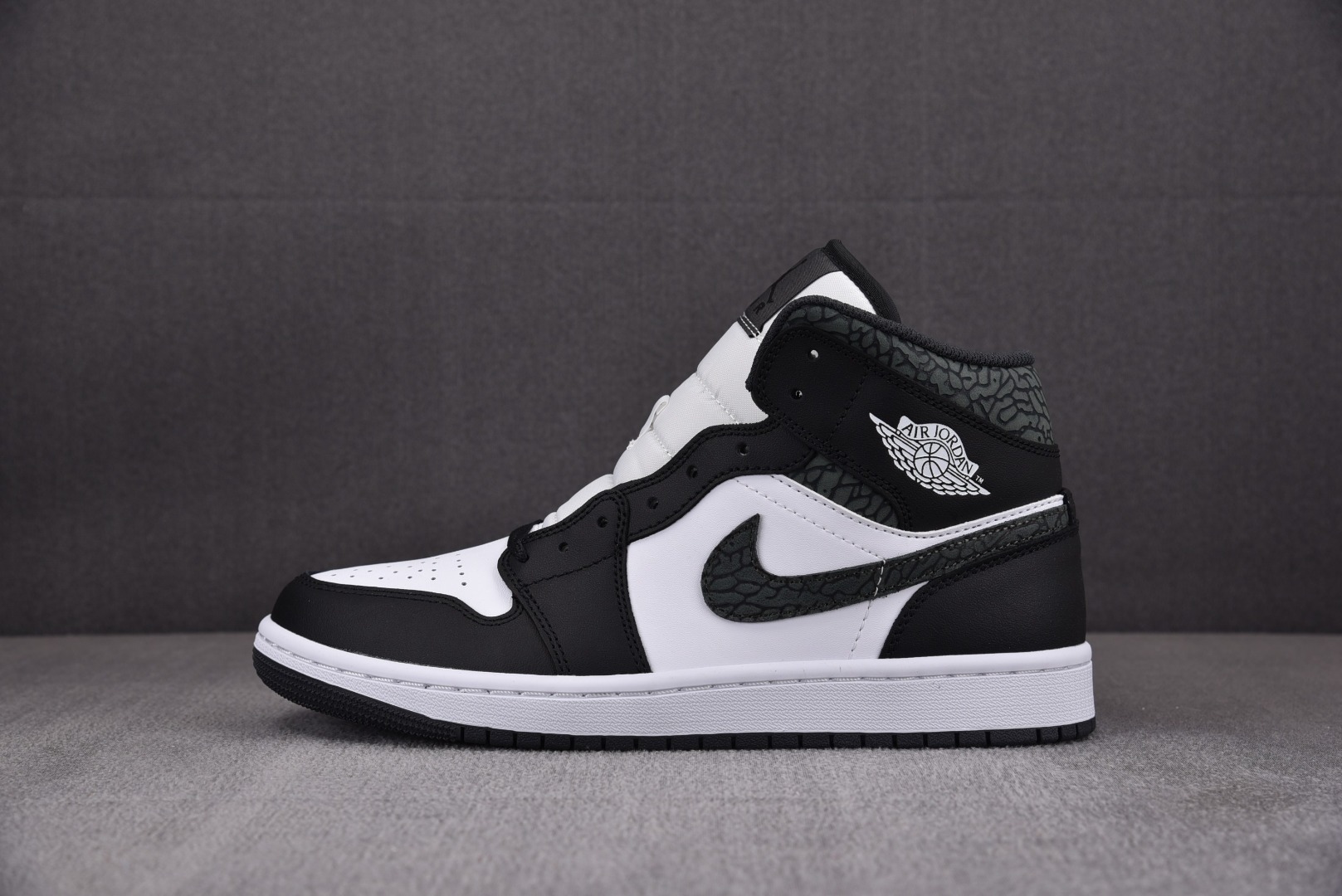 AJmid黑白尺码:40-46总裁R版出品-AirJordan1Mid“PandaElephant”黑白