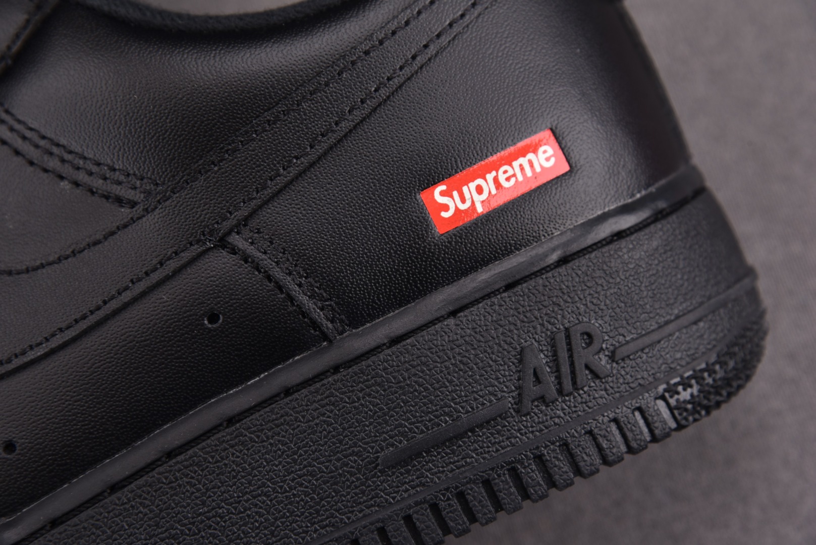 Supreme尺码:35.5-47.5总裁R版出品-SupremexNKAirForce1LowBoxL